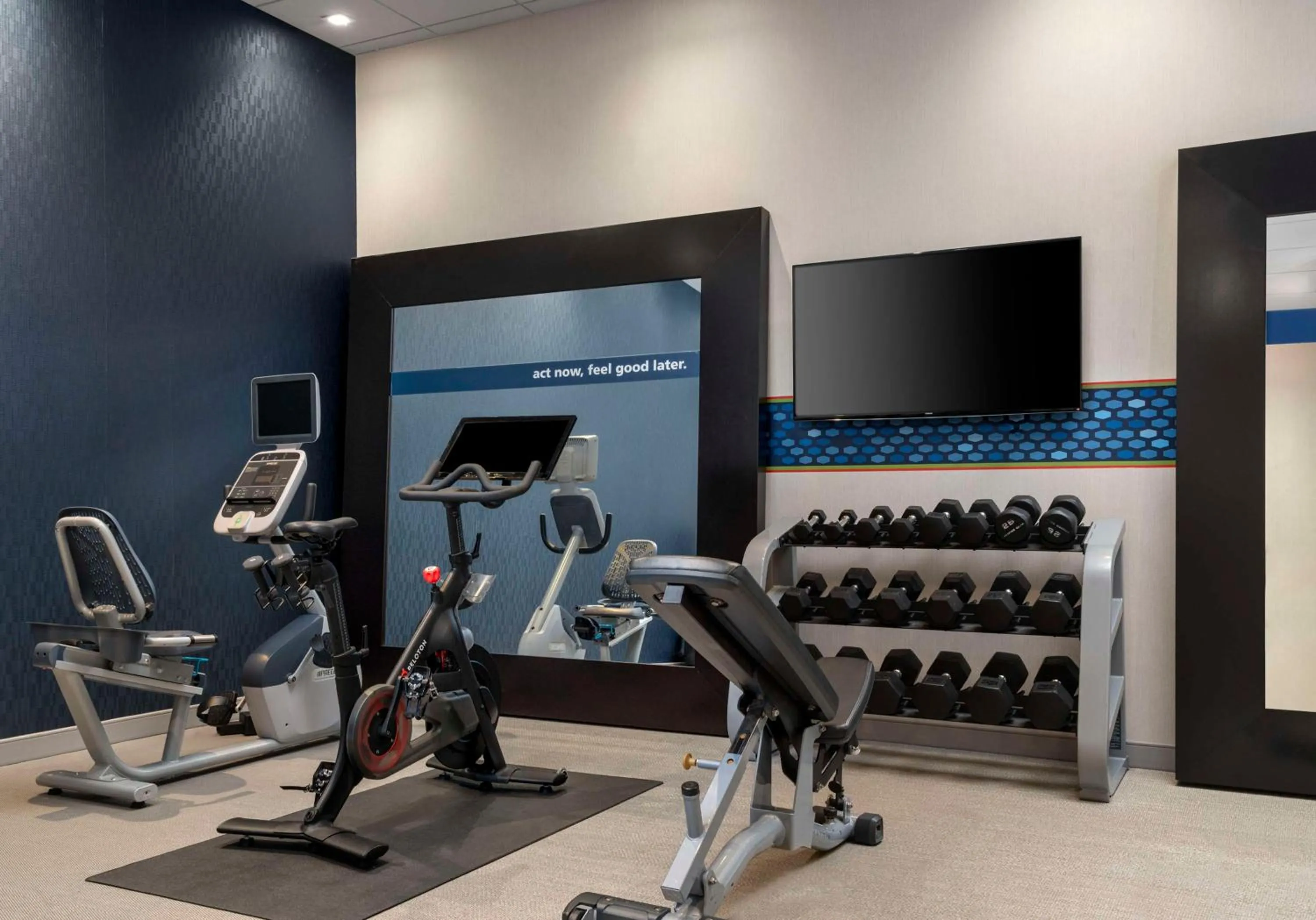 Fitness centre/facilities in Hampton Inn & Suites-Worcester, MA