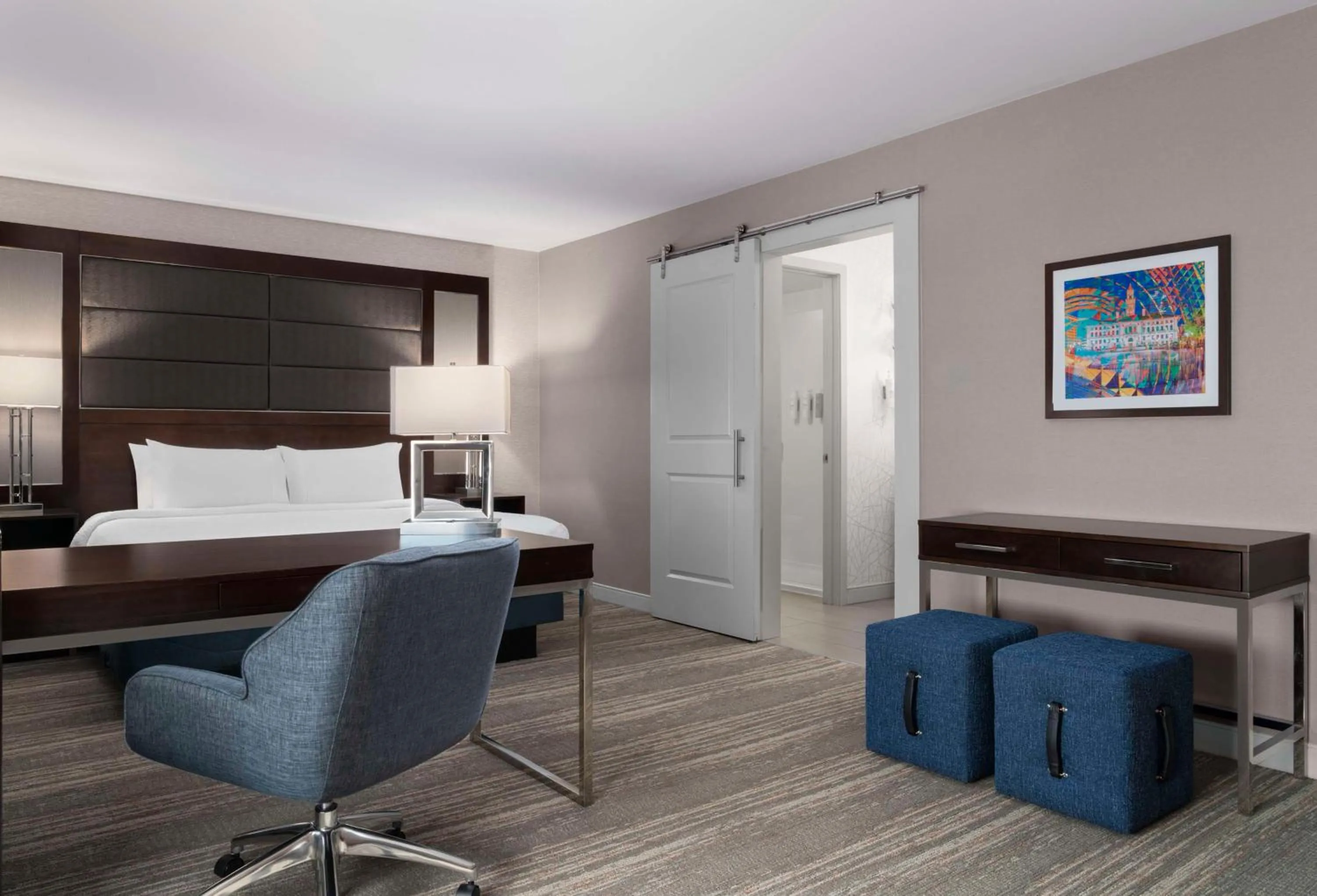 Bedroom, Bed in Hampton Inn & Suites-Worcester, MA