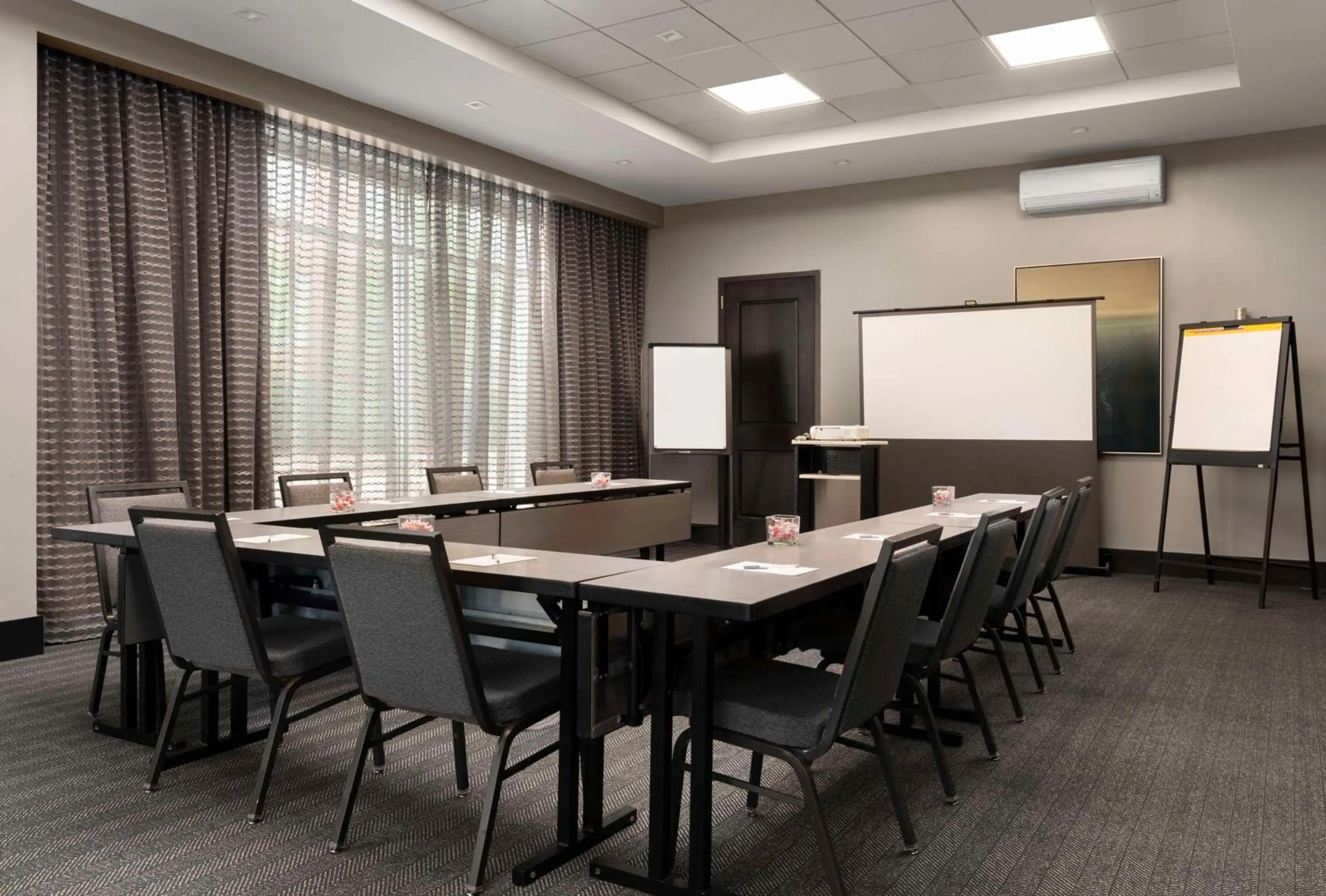 Meeting/conference room in Hampton Inn & Suites-Worcester, MA