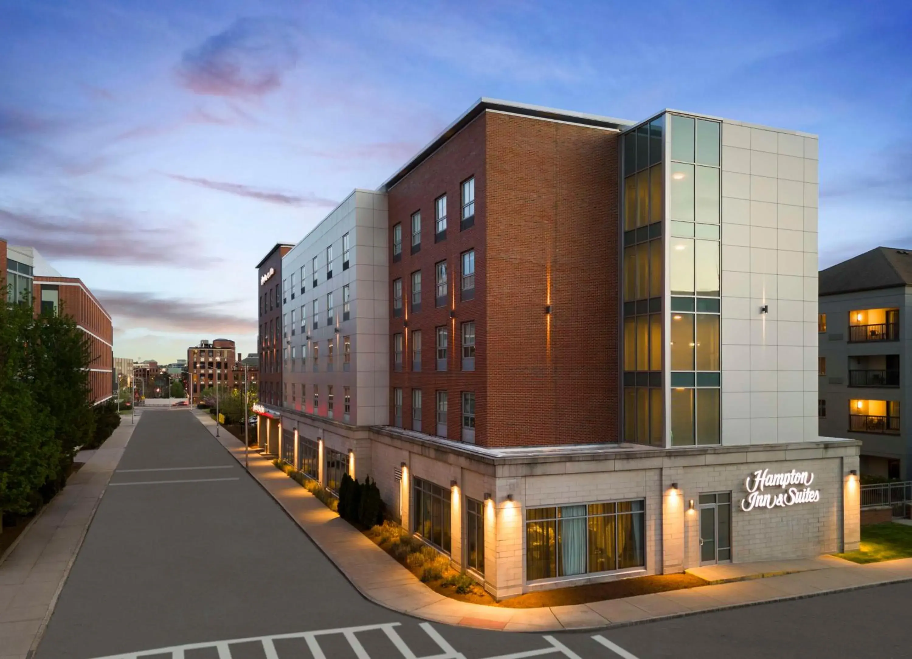 Property building in Hampton Inn & Suites-Worcester, MA Property building in Hampton Inn & Suites-Worcester, MA