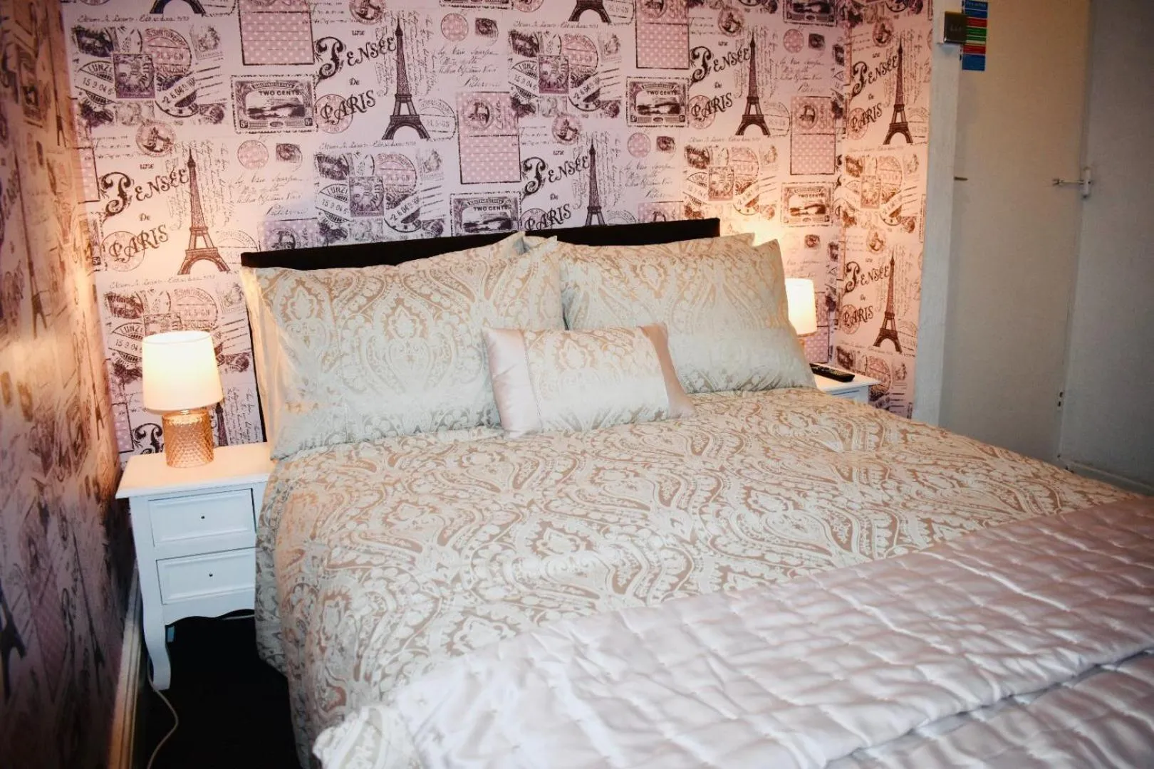 Bed in The Franklyn Hotel B&B