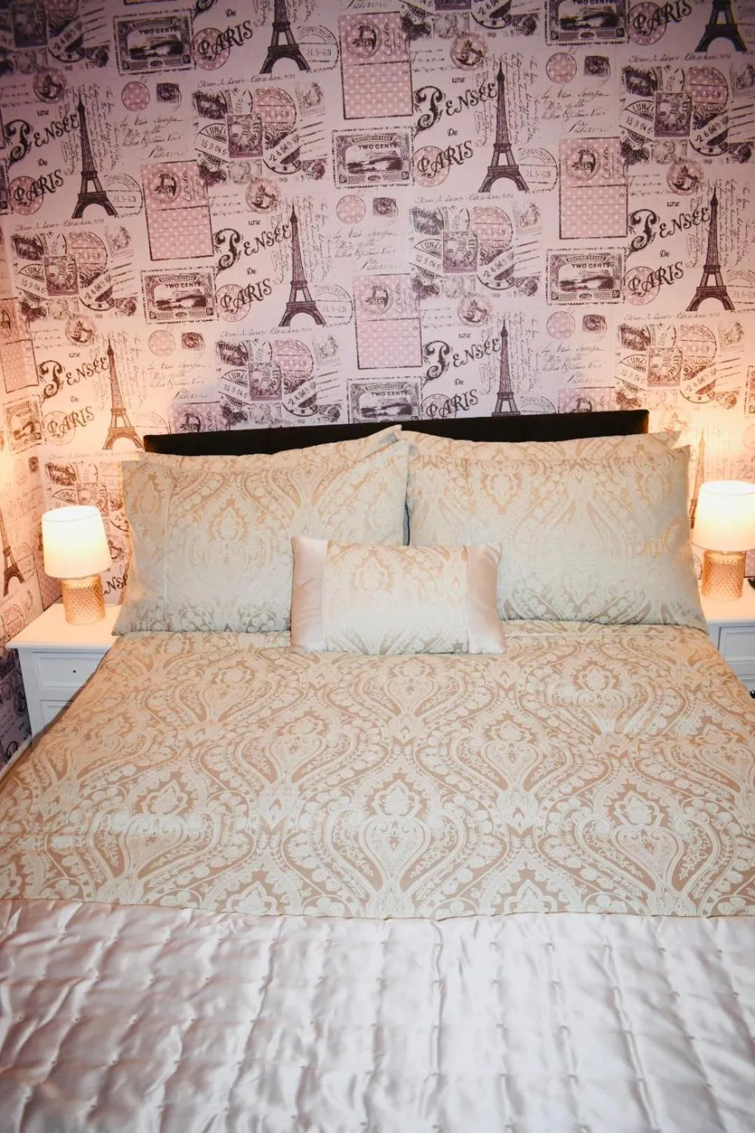 Bed in The Franklyn Hotel B&B