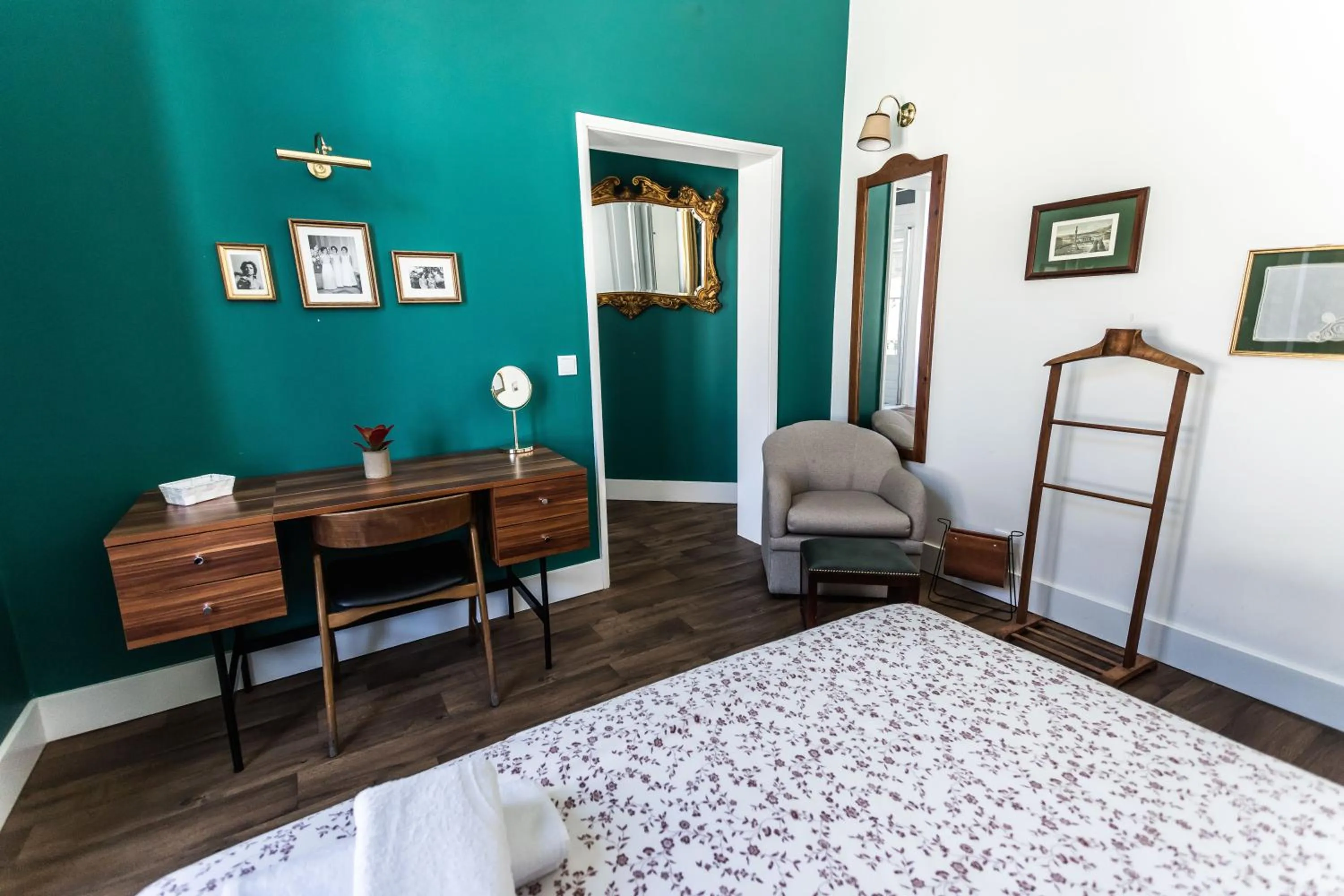 Photo of the whole room, Bed in Home Lisbon Hostel