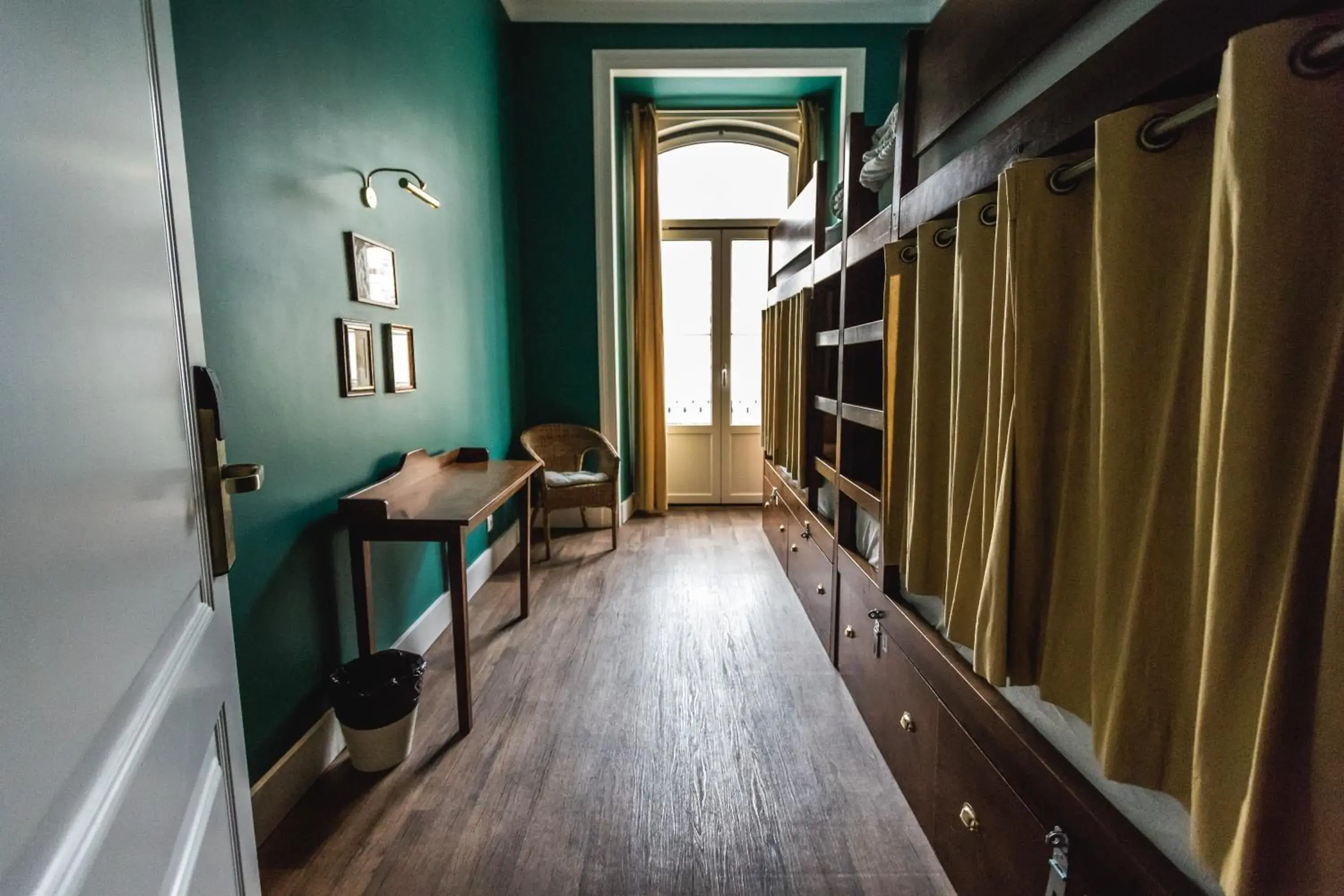 Bed in 4-Bed Mixed Dormitory Room in Home Lisbon Hostel Bed in 4-Bed Mixed Dormitory Room in Home Lisbon Hostel