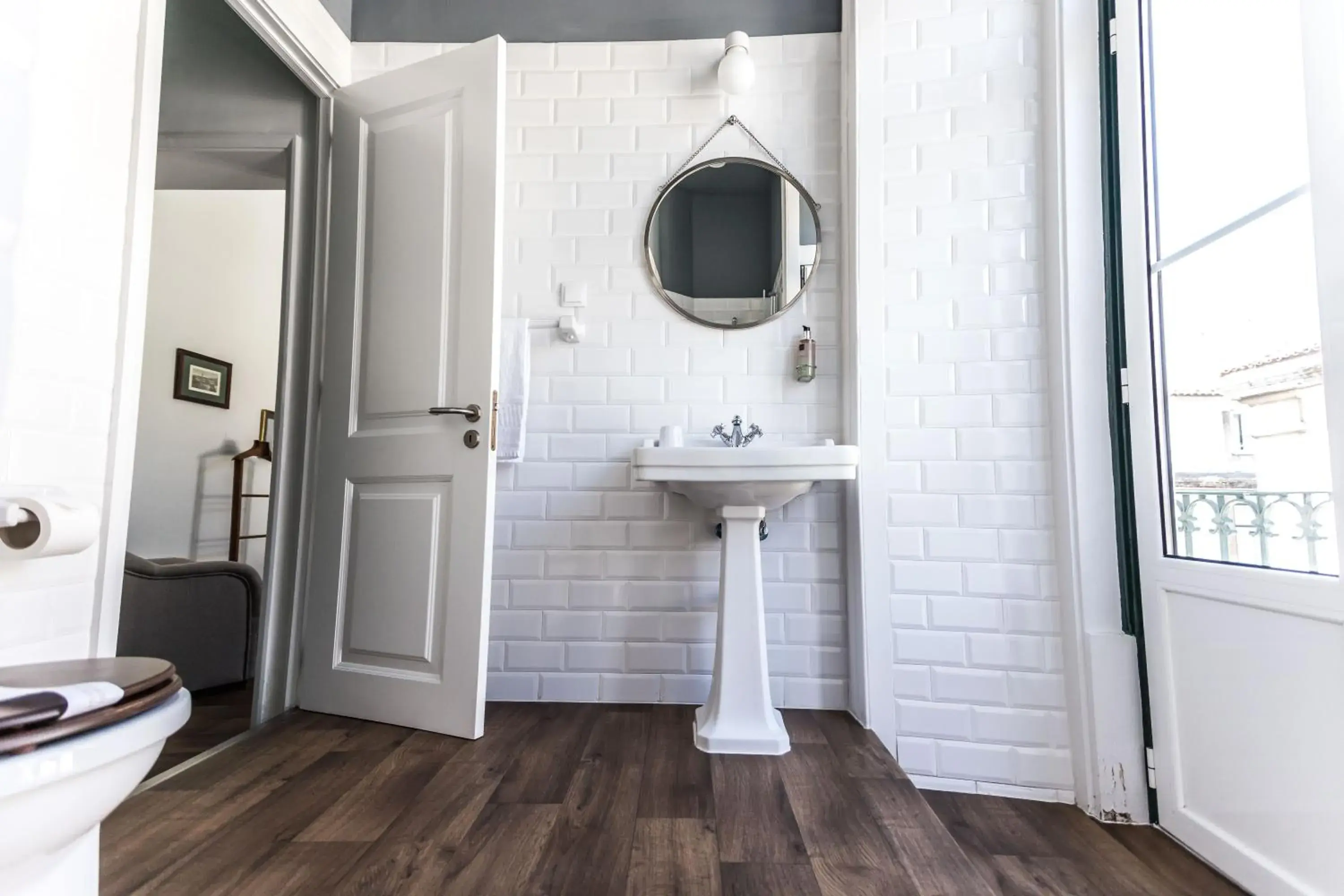 Superior Double Room with Balcony and City View in Home Lisbon Hostel Superior Double Room with Balcony and City View in Home Lisbon Hostel