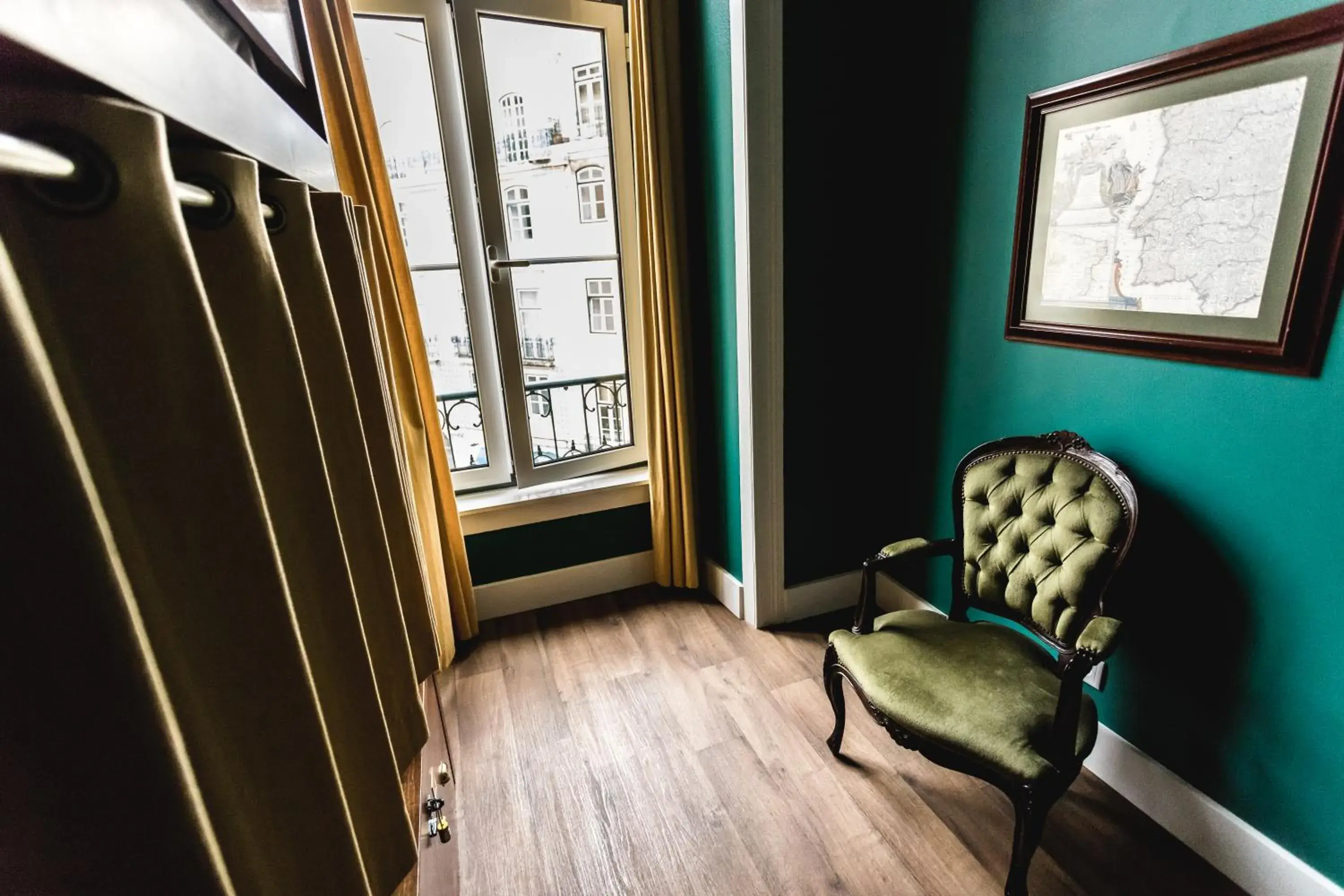 Bed in 4-Bed Mixed Dormitory Room in Home Lisbon Hostel Bed in 4-Bed Mixed Dormitory Room in Home Lisbon Hostel