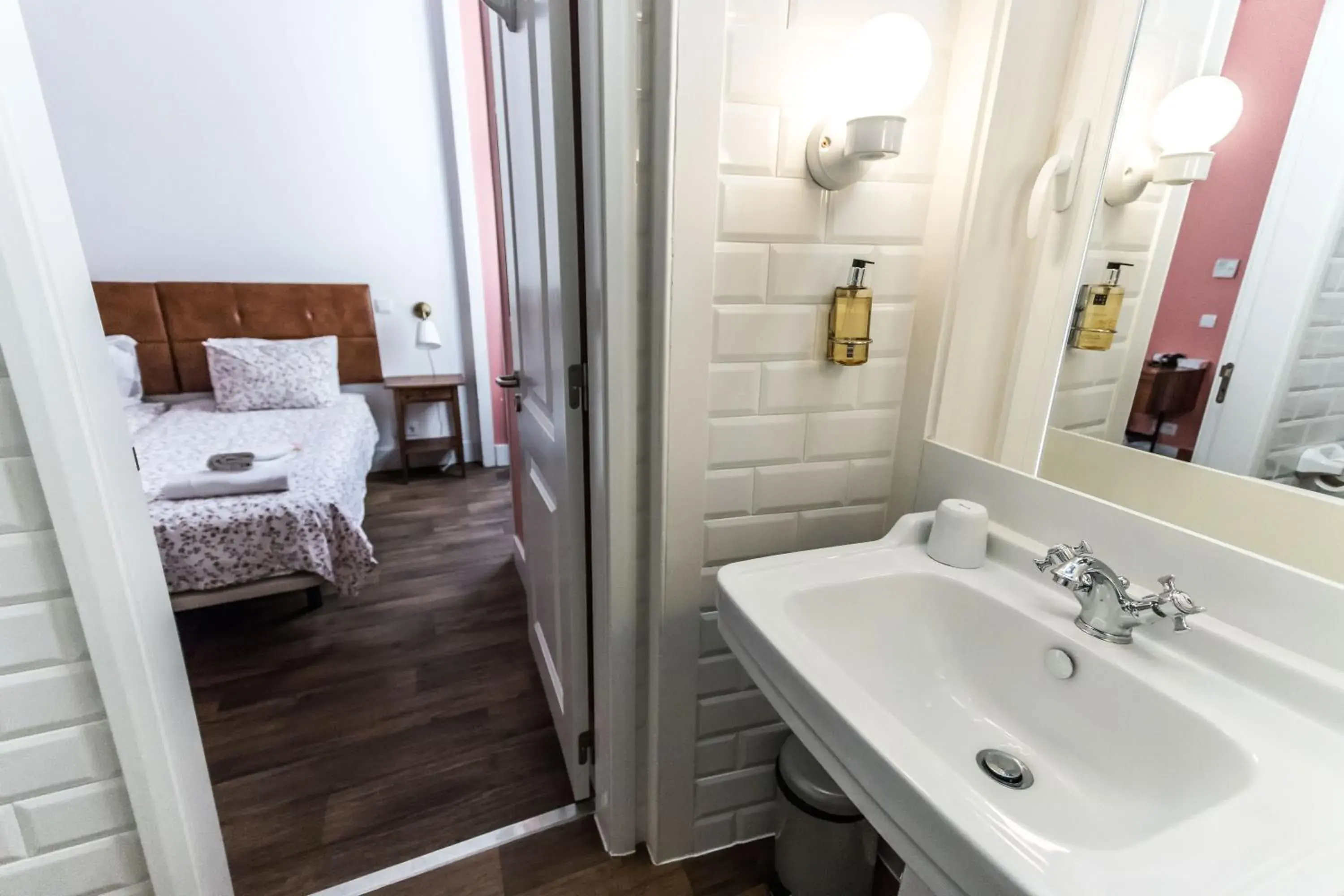 Standard Twin Room in Home Lisbon Hostel Standard Twin Room in Home Lisbon Hostel