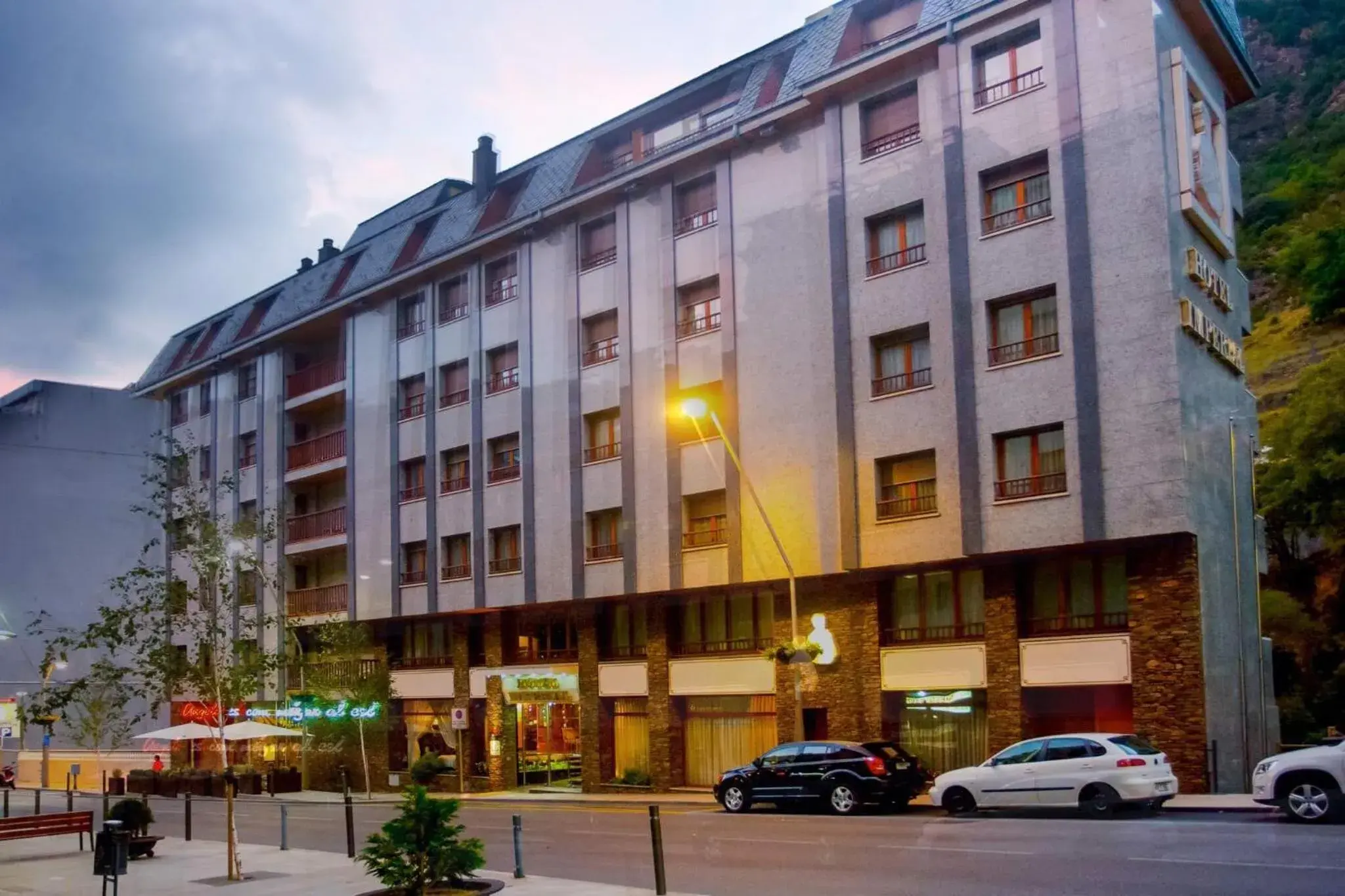 Facade/entrance in Yomo Imperial Facade/entrance in Yomo Imperial