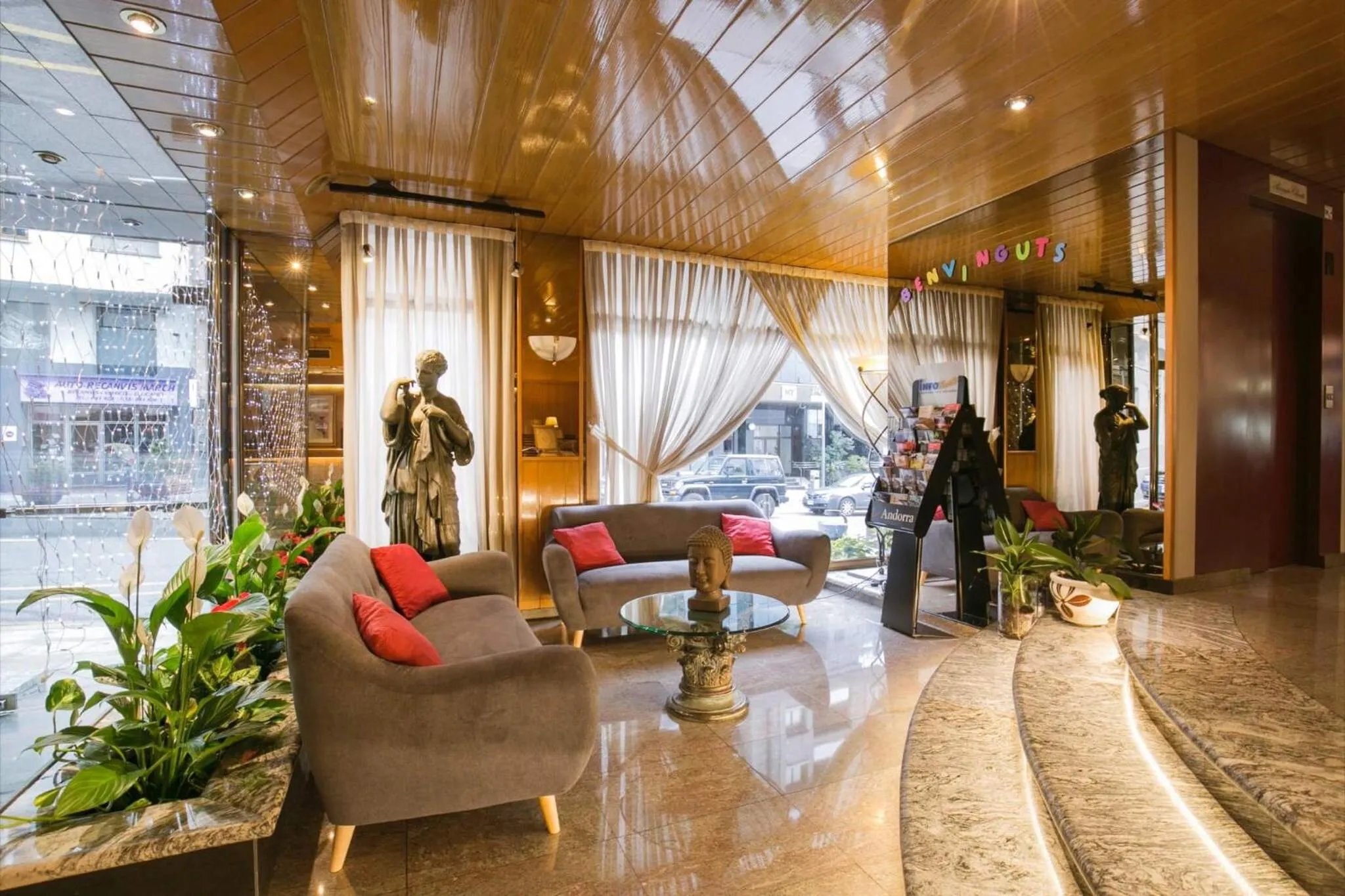 Lobby or reception in Yomo Imperial