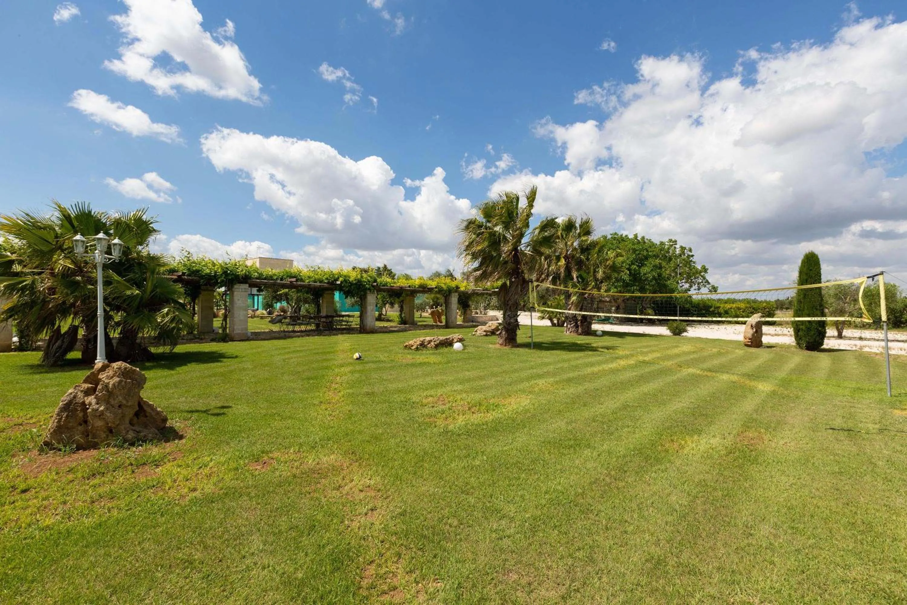 Garden in Tenuta Donna Caterina by BarbarHouse