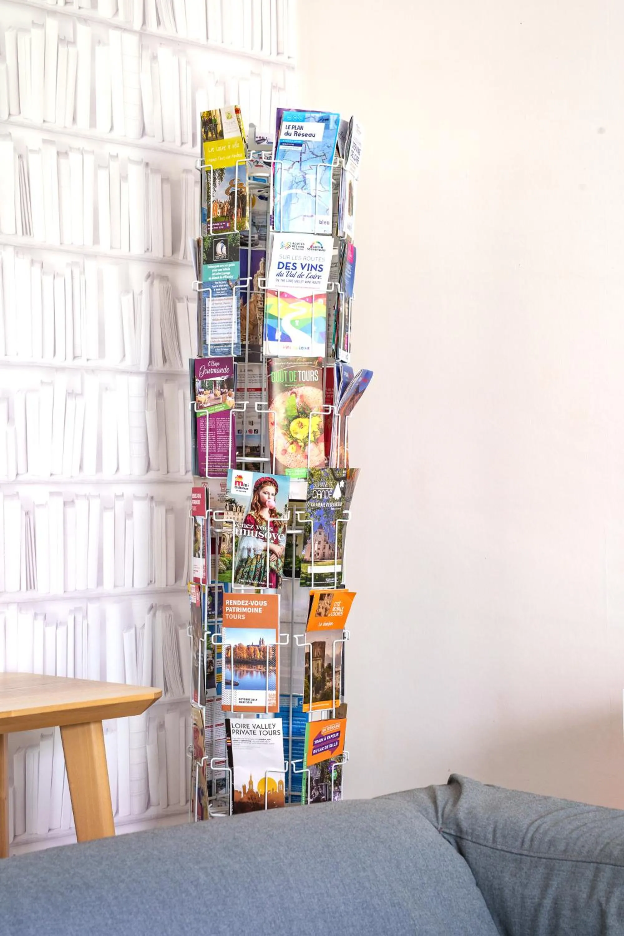 Library in La Villa Pop