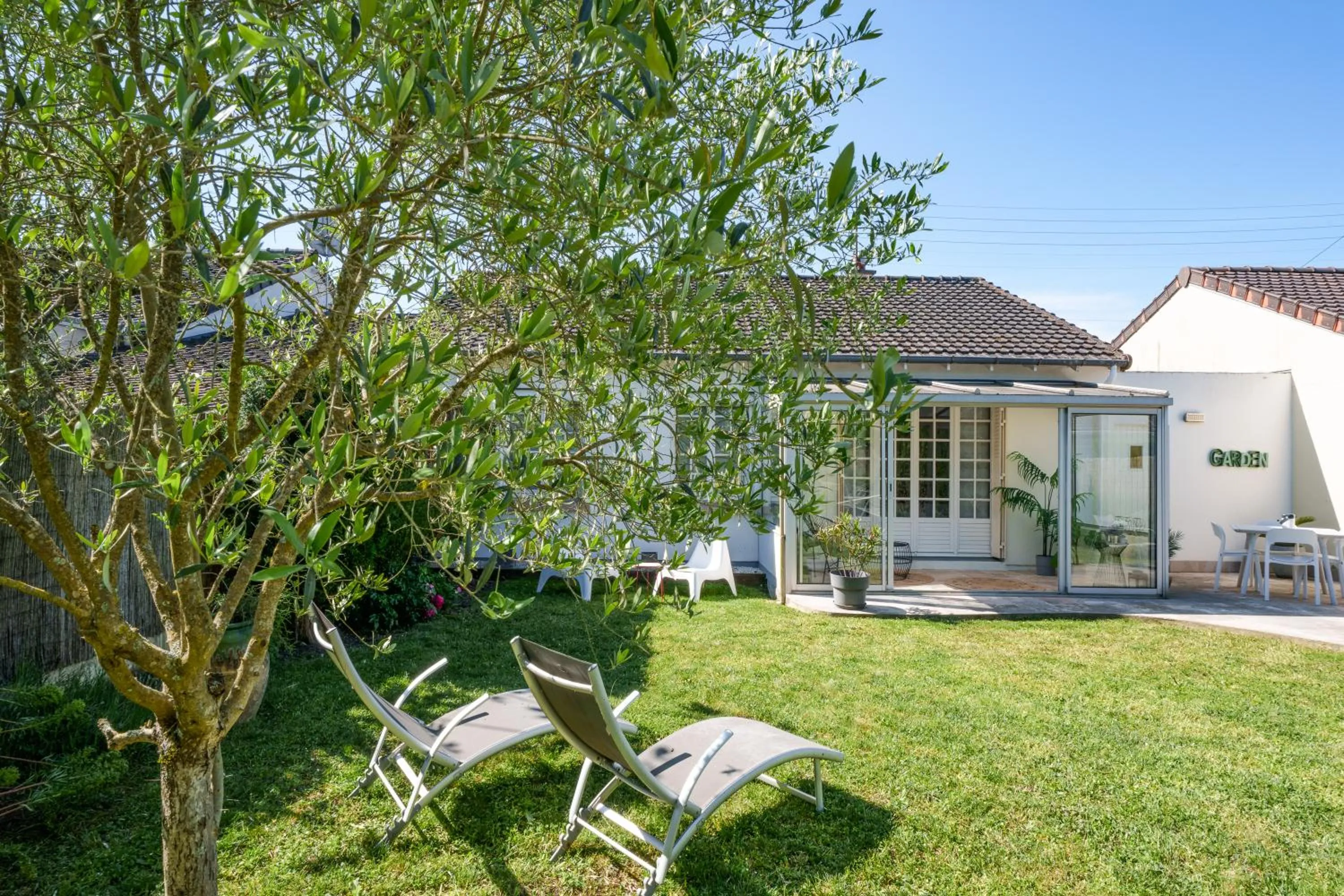 Property building in La Villa Pop