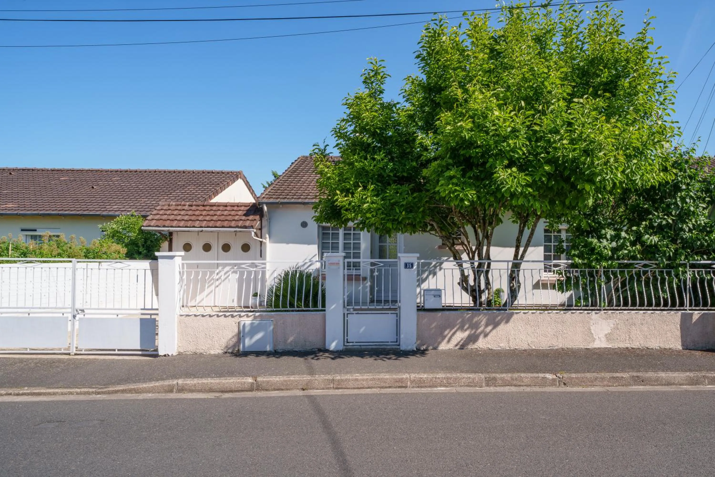 Property building in La Villa Pop