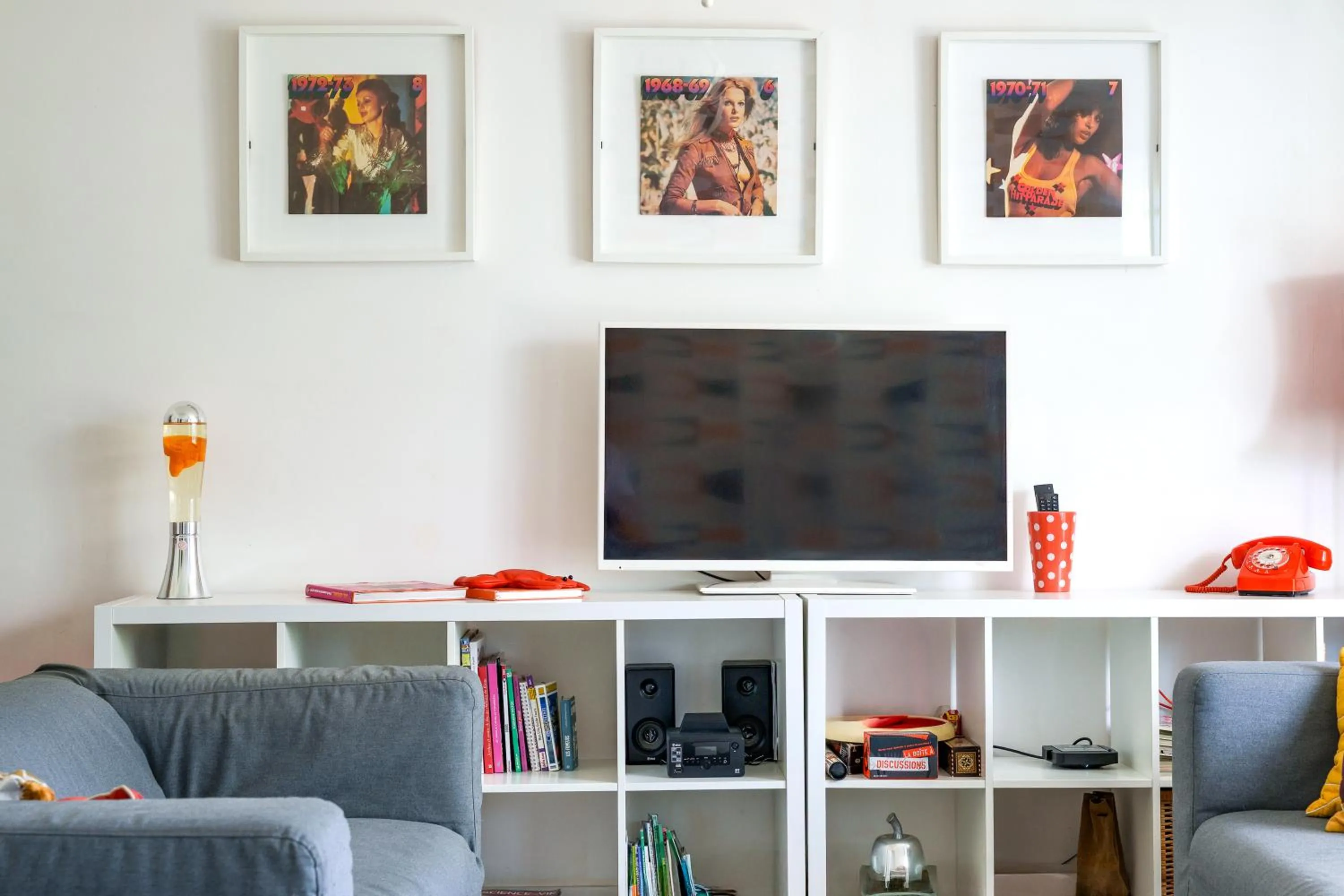 Communal lounge/ TV room in La Villa Pop