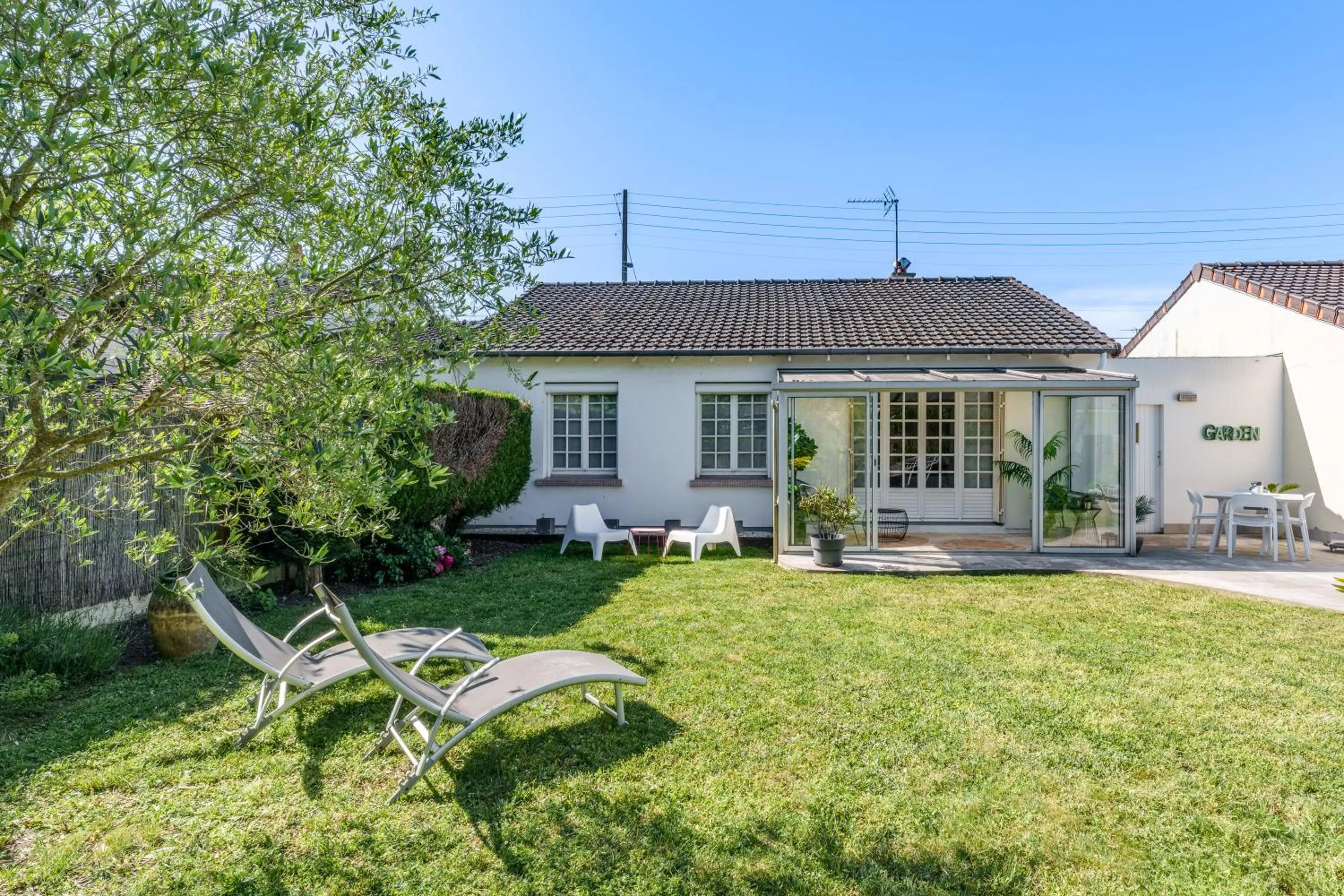 Property building in La Villa Pop