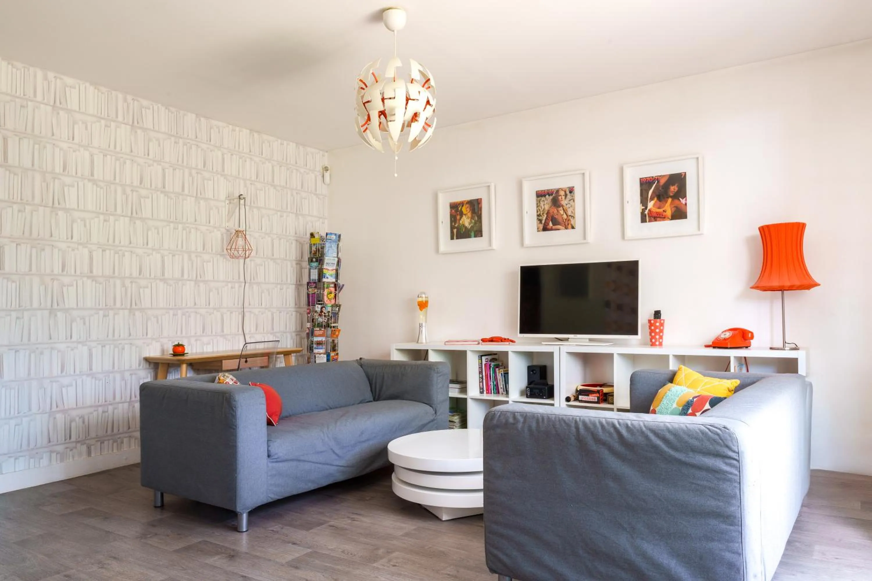 Communal lounge/ TV room in La Villa Pop