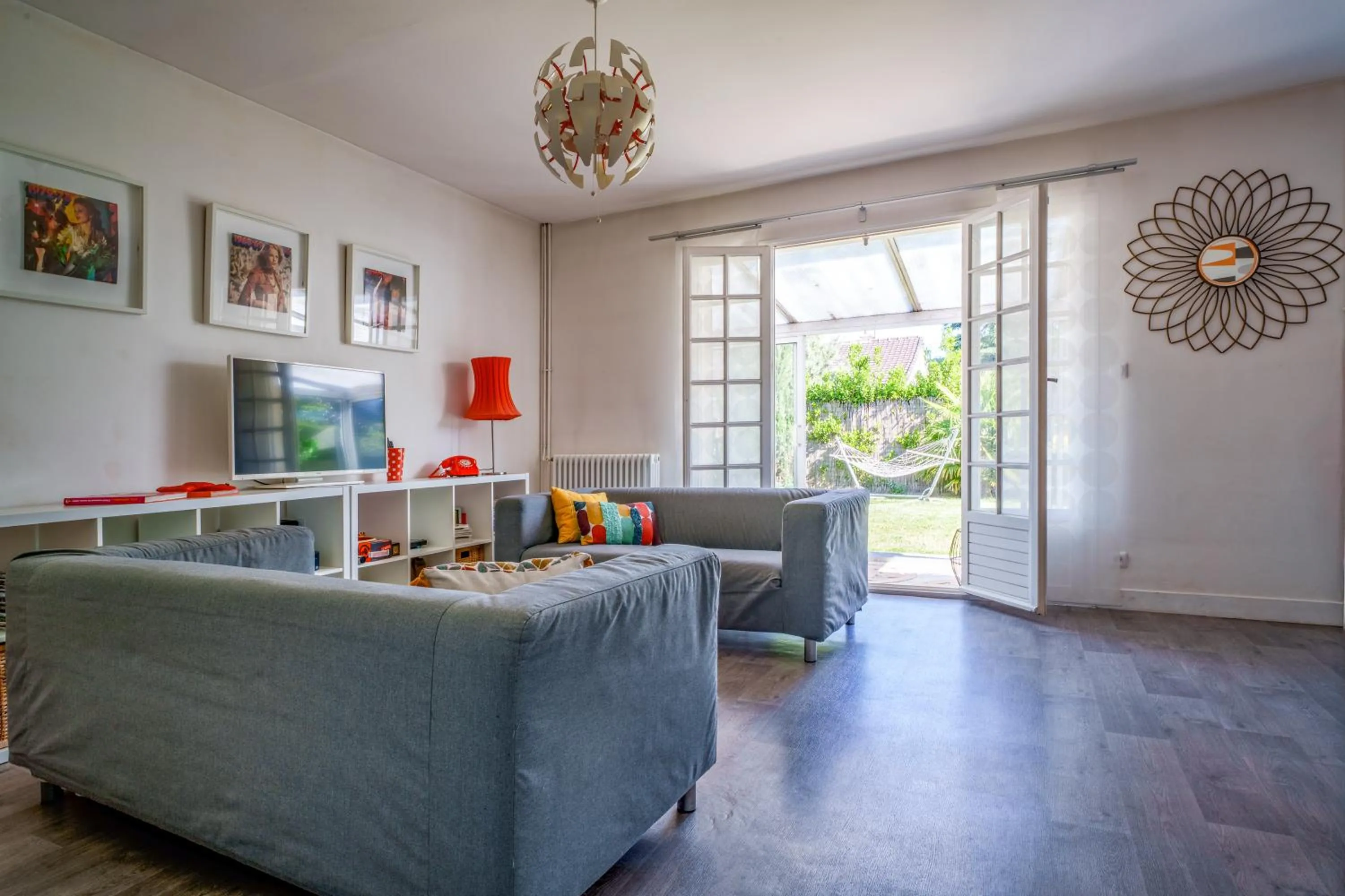 TV and multimedia in La Villa Pop