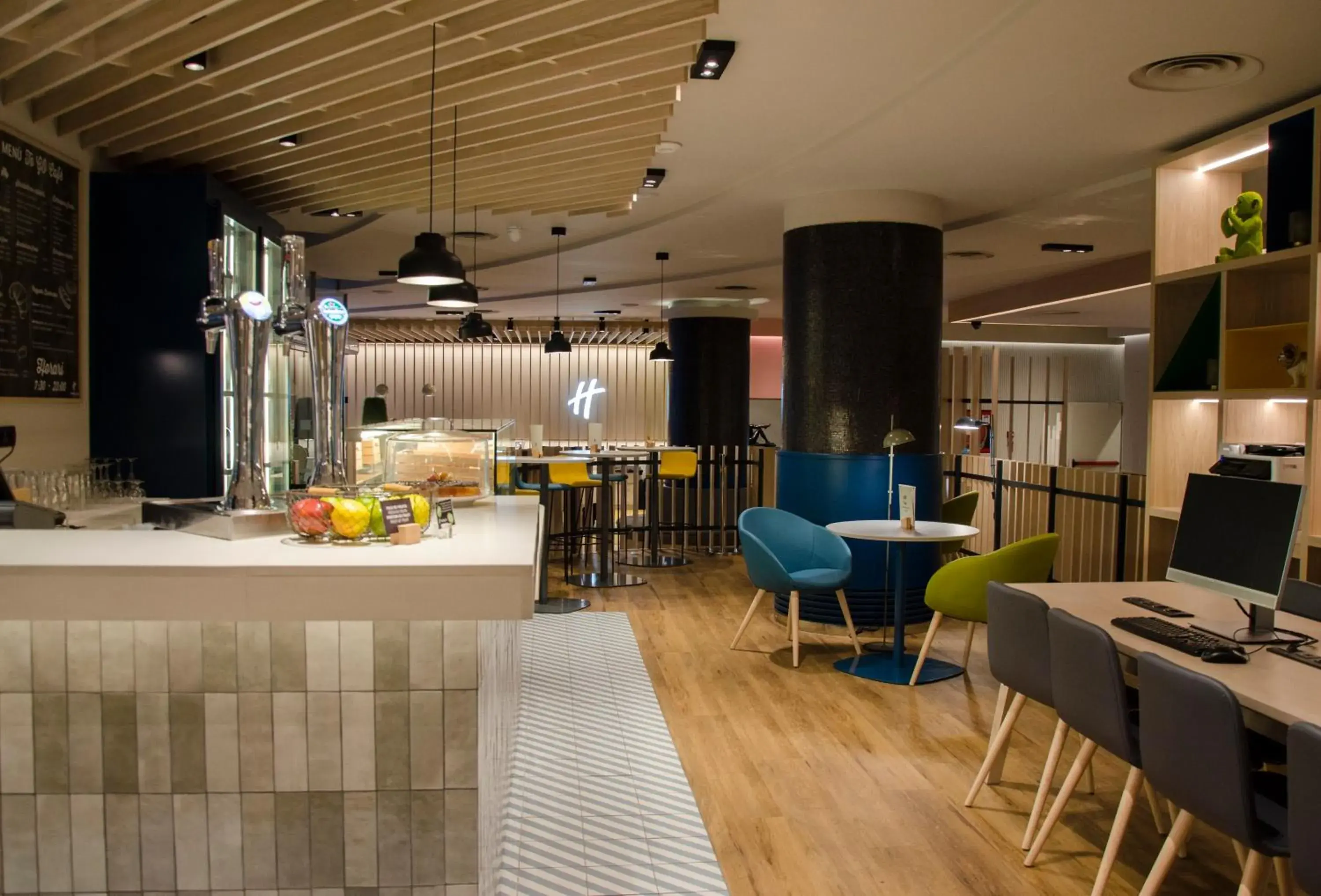 Lounge or bar in Suites Plaza Hotel & Wellness Lounge or bar in Suites Plaza Hotel & Wellness