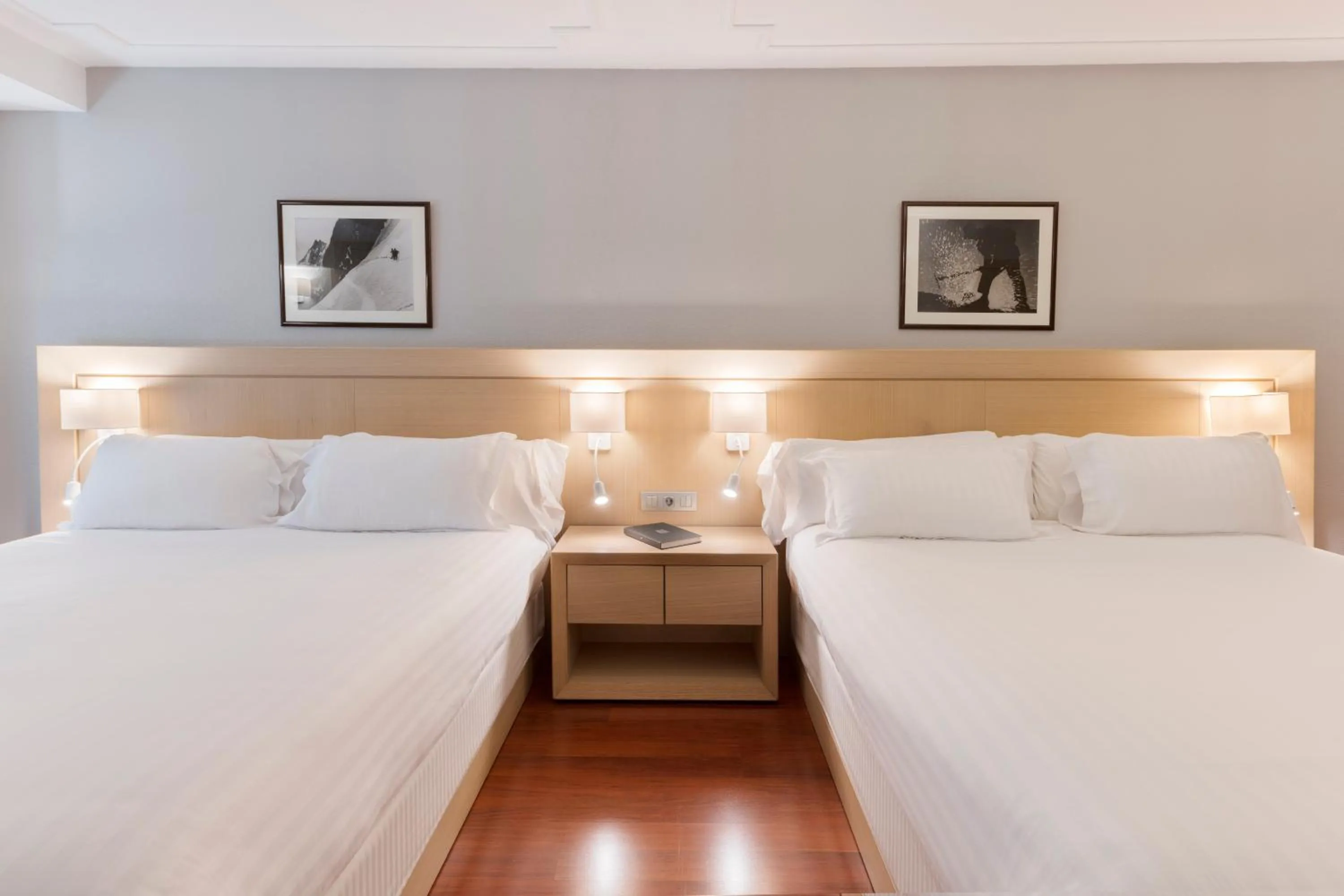 Bed in Suites Plaza Hotel & Wellness