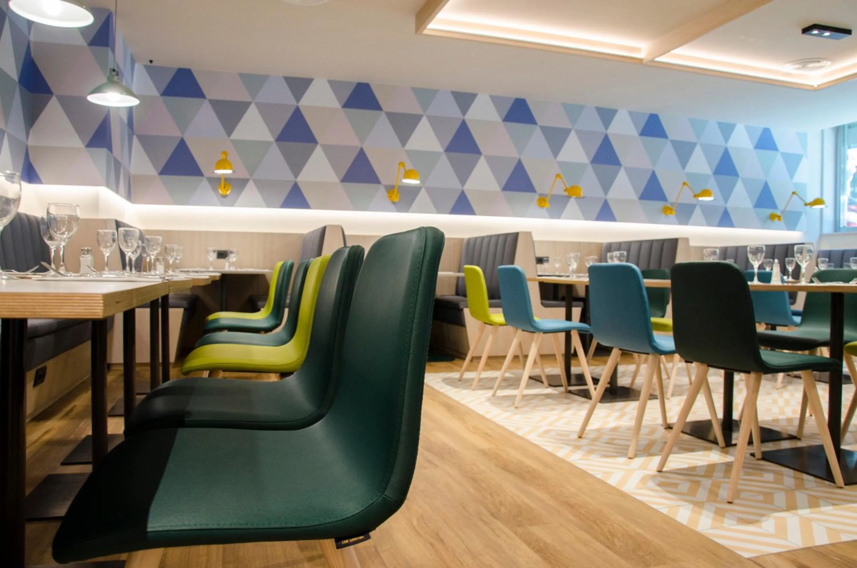 Restaurant/places to eat in Suites Plaza Hotel & Wellness