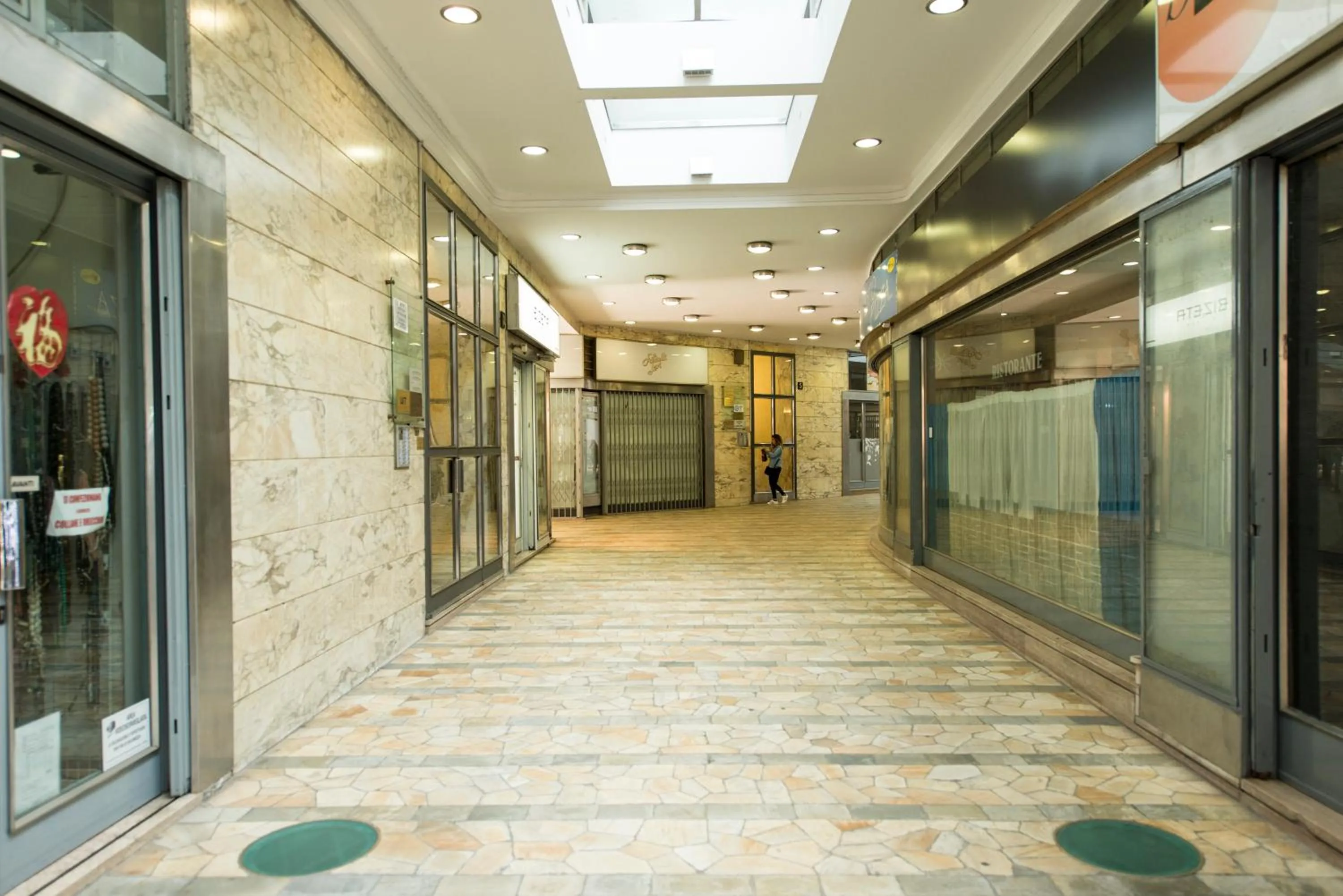 Facade/entrance in BnButler - Duomo Apartment - Galleria Unione