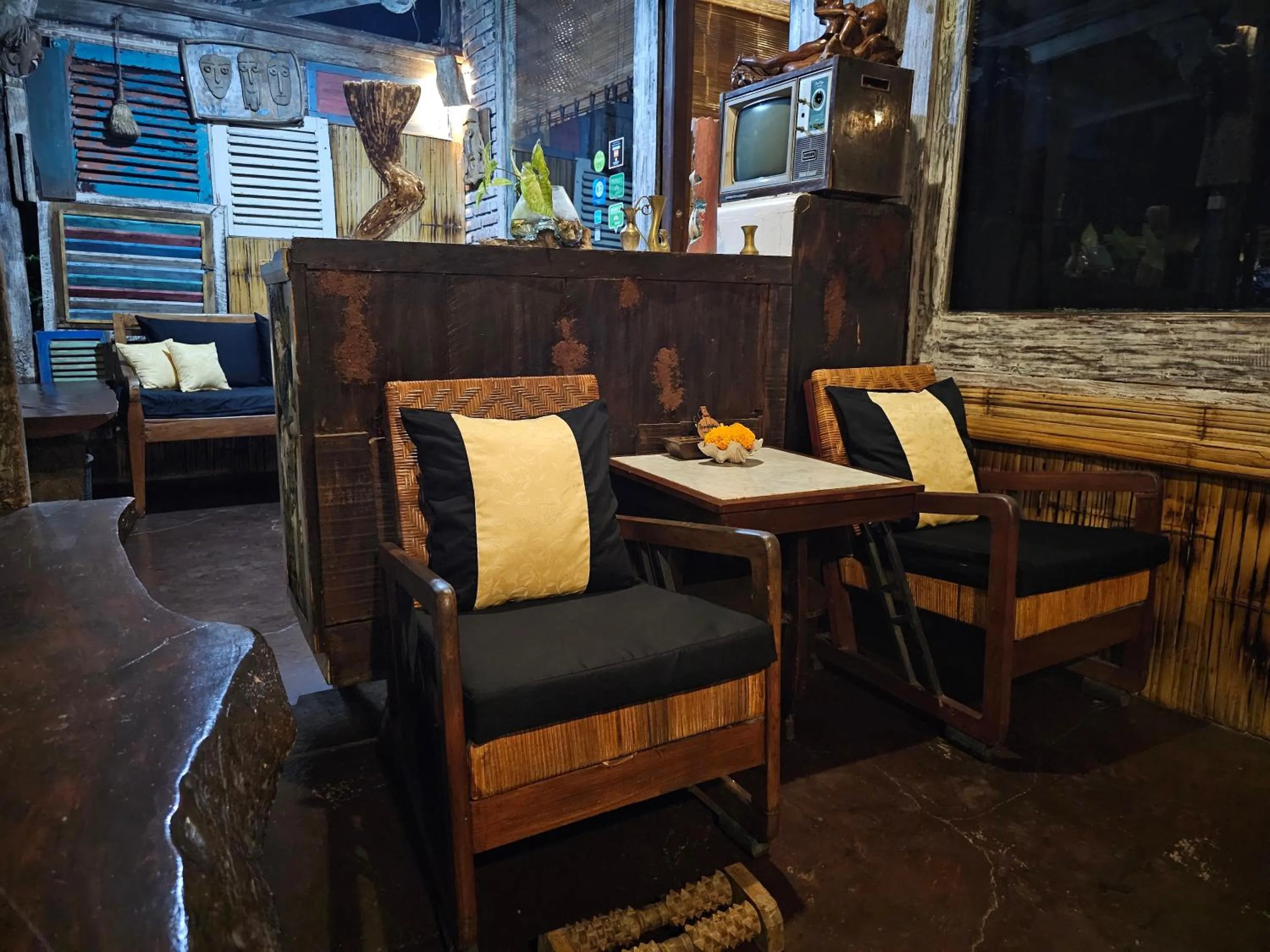 Seating area in Santhiku Hotel & SPA