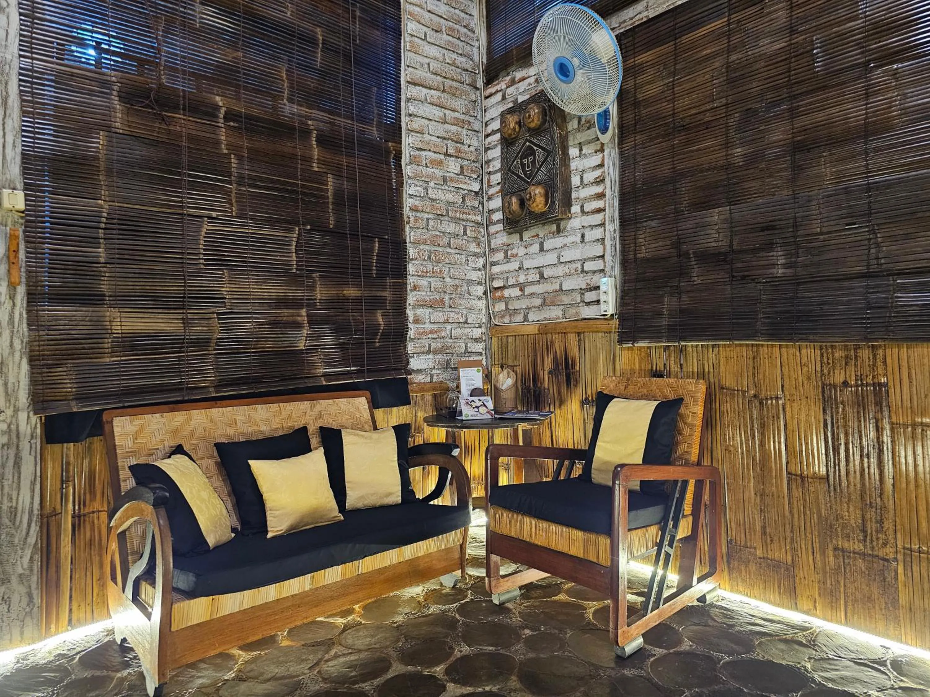 Seating area in Santhiku Hotel & SPA