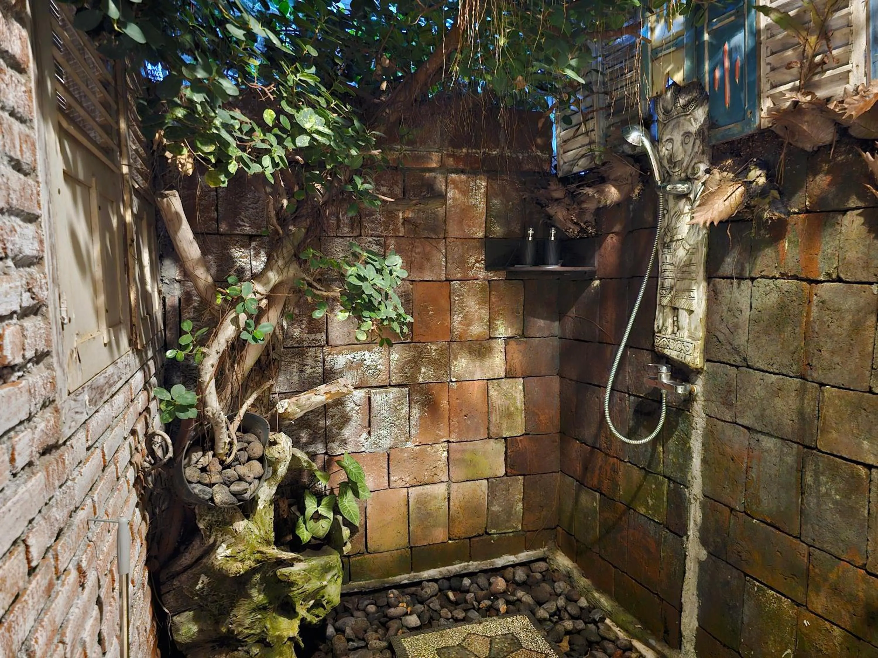 Shower in Santhiku Hotel & SPA