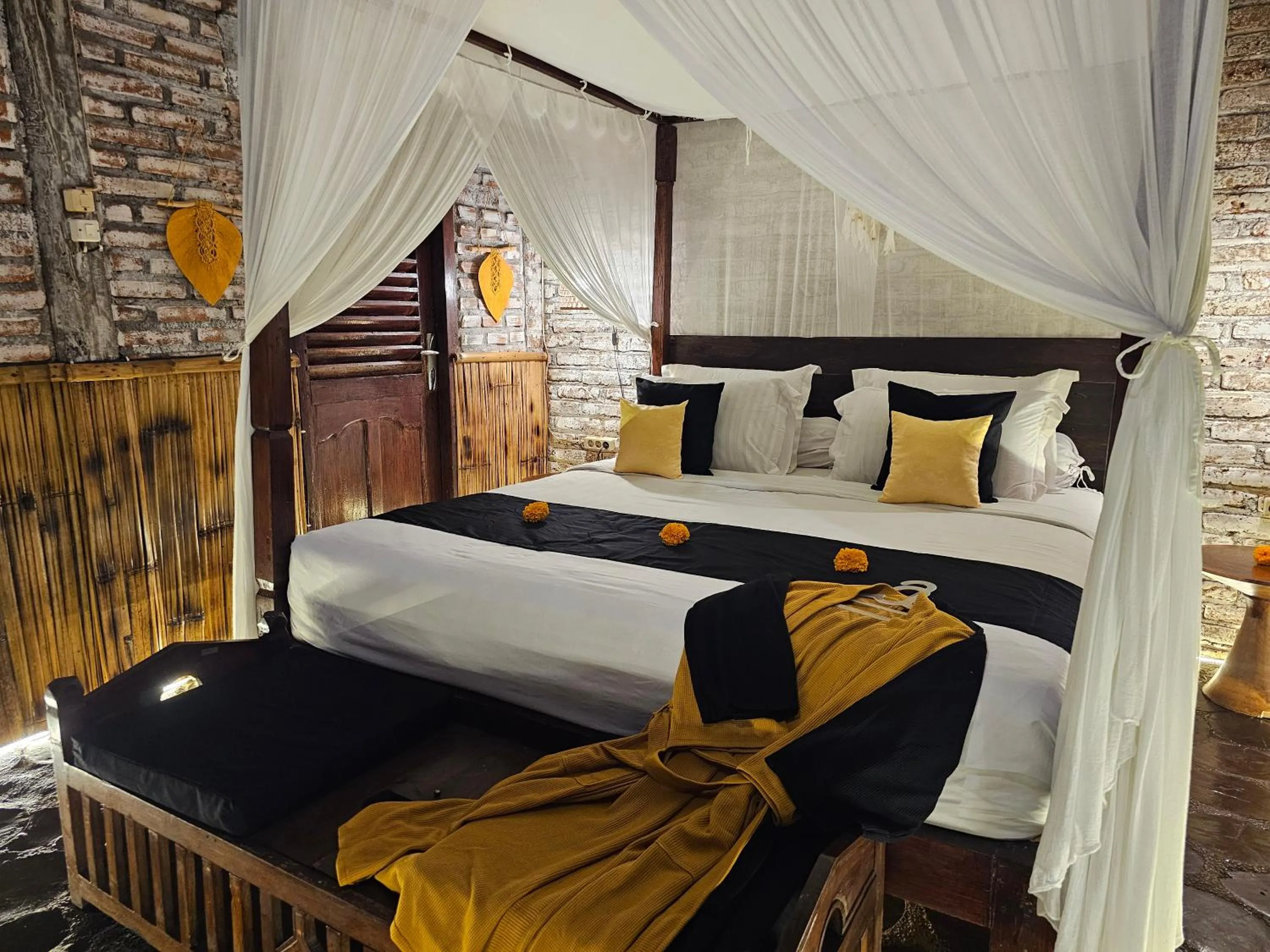 Bedroom, Bed in Santhiku Hotel & SPA
