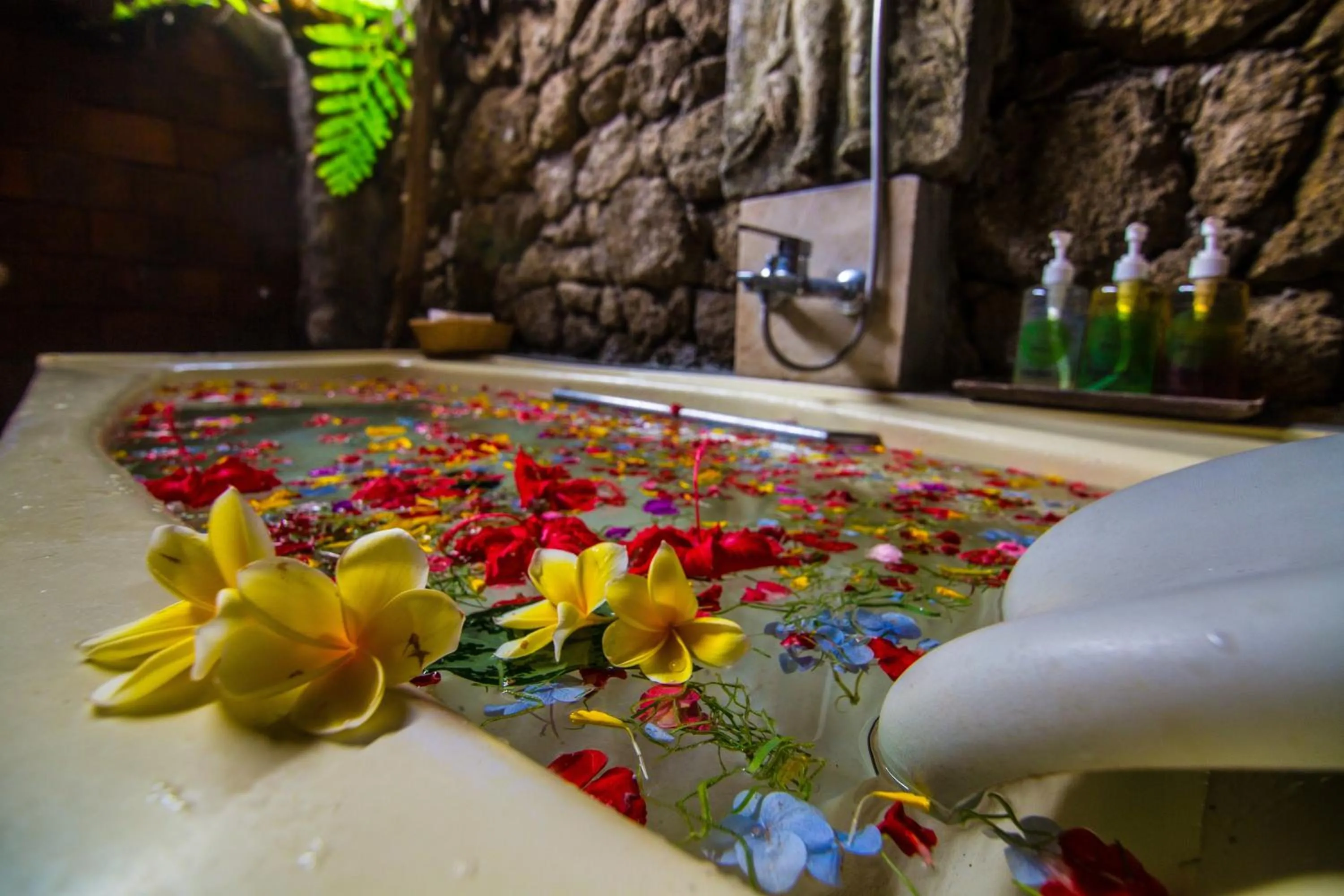 Hot Tub in Santhiku Hotel & SPA