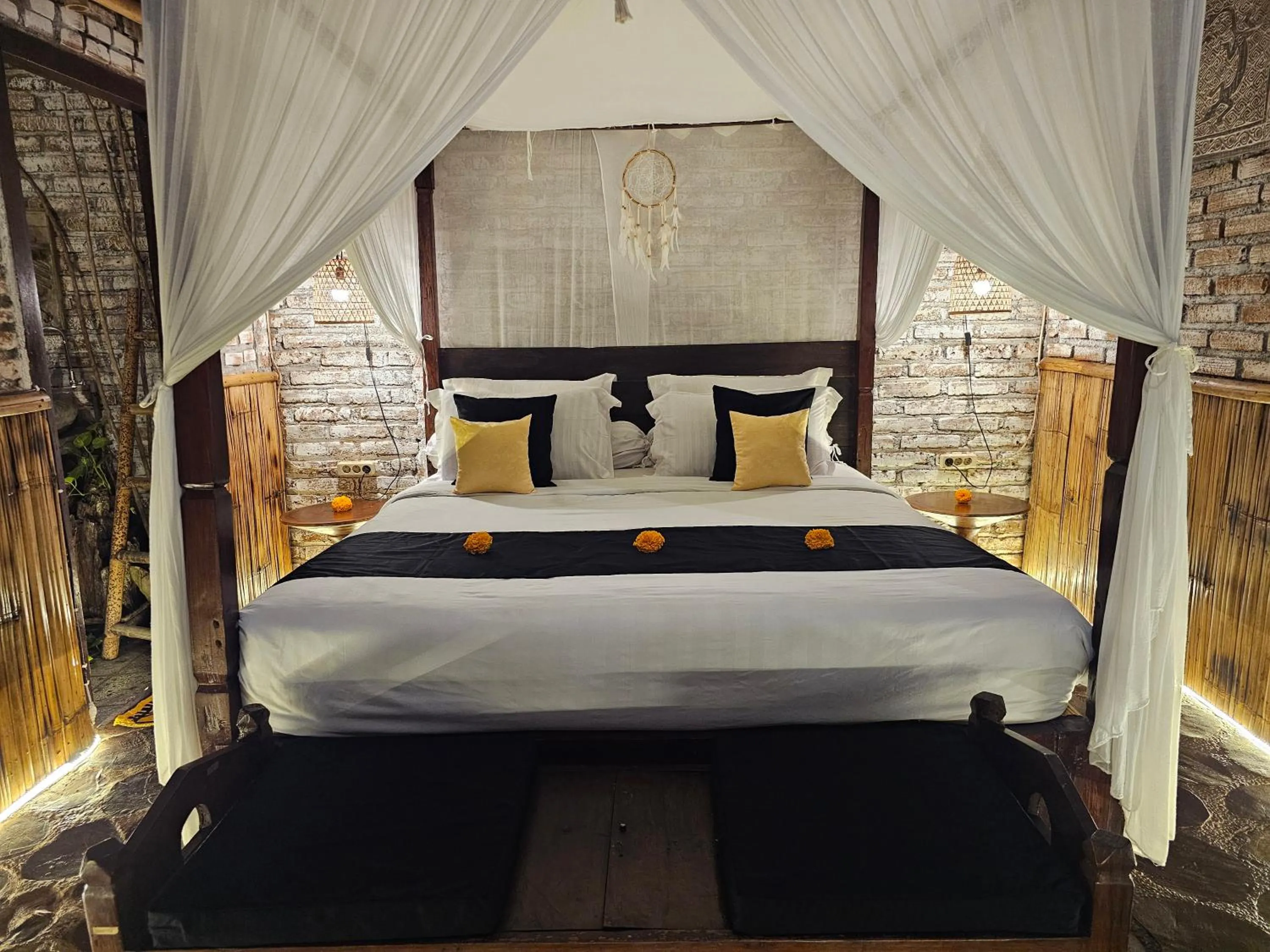 Bedroom, Bed in Santhiku Hotel & SPA