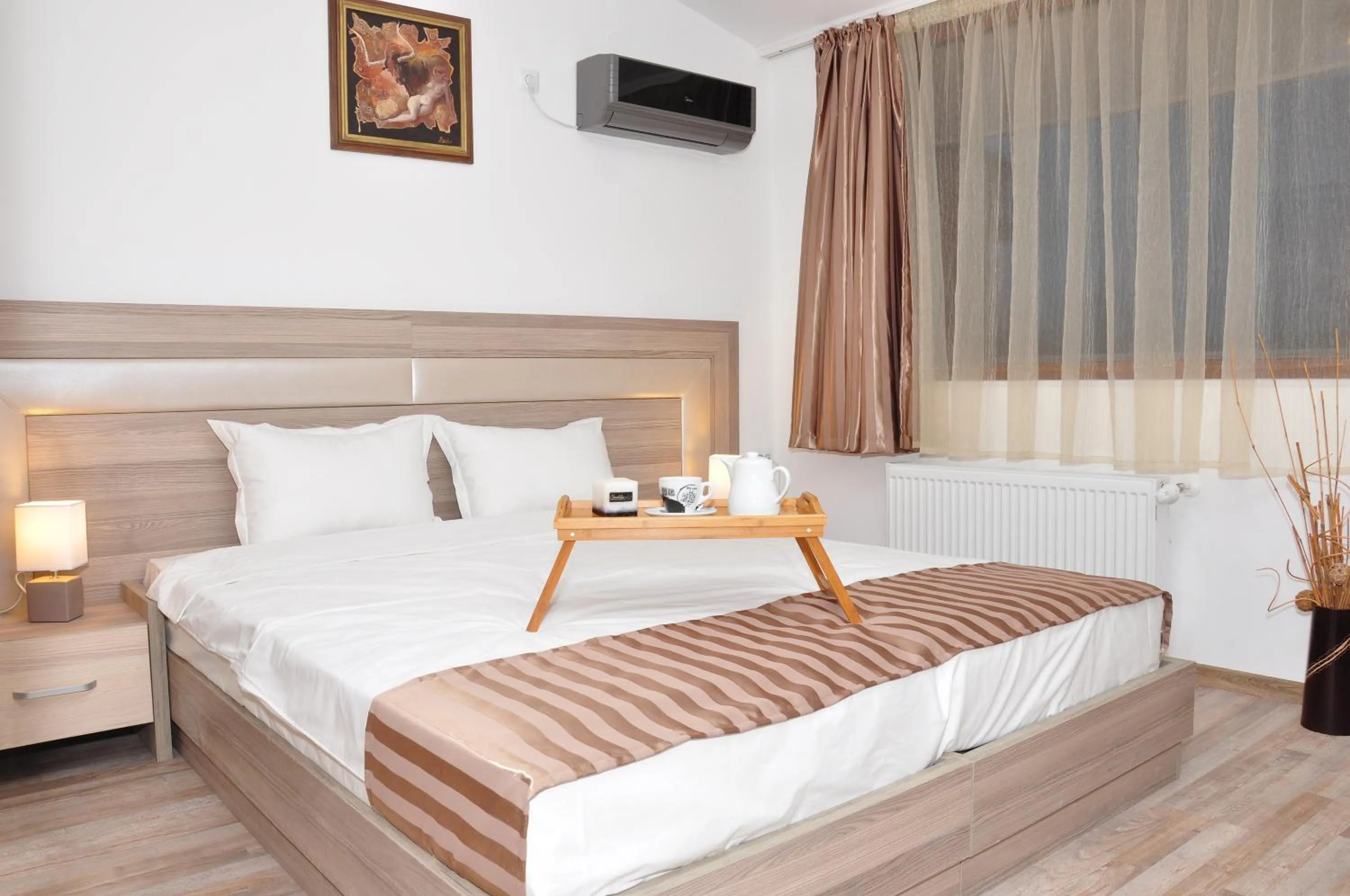 Bed in Lombardi Family Hotel