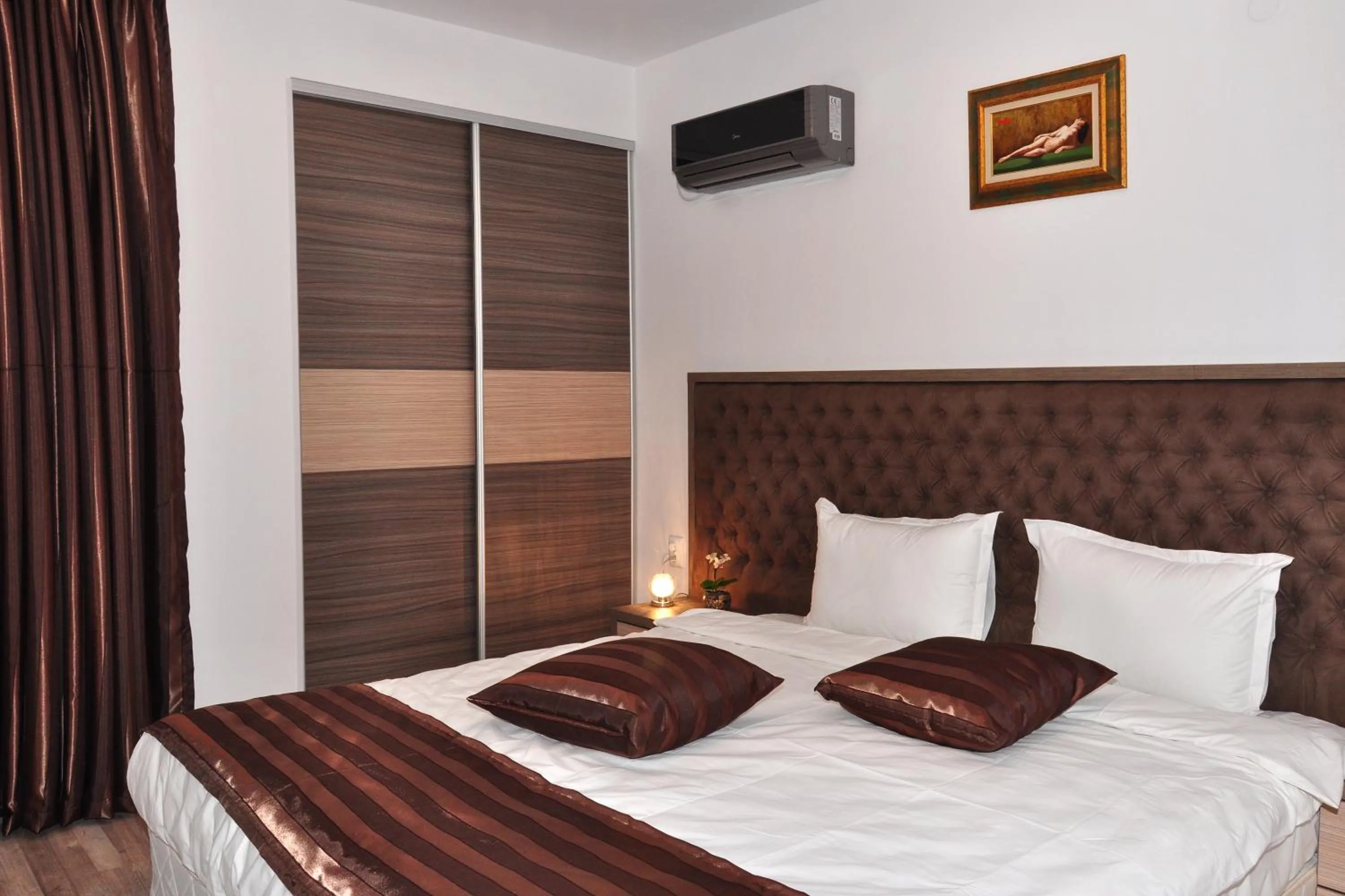 Bed in Lombardi Family Hotel