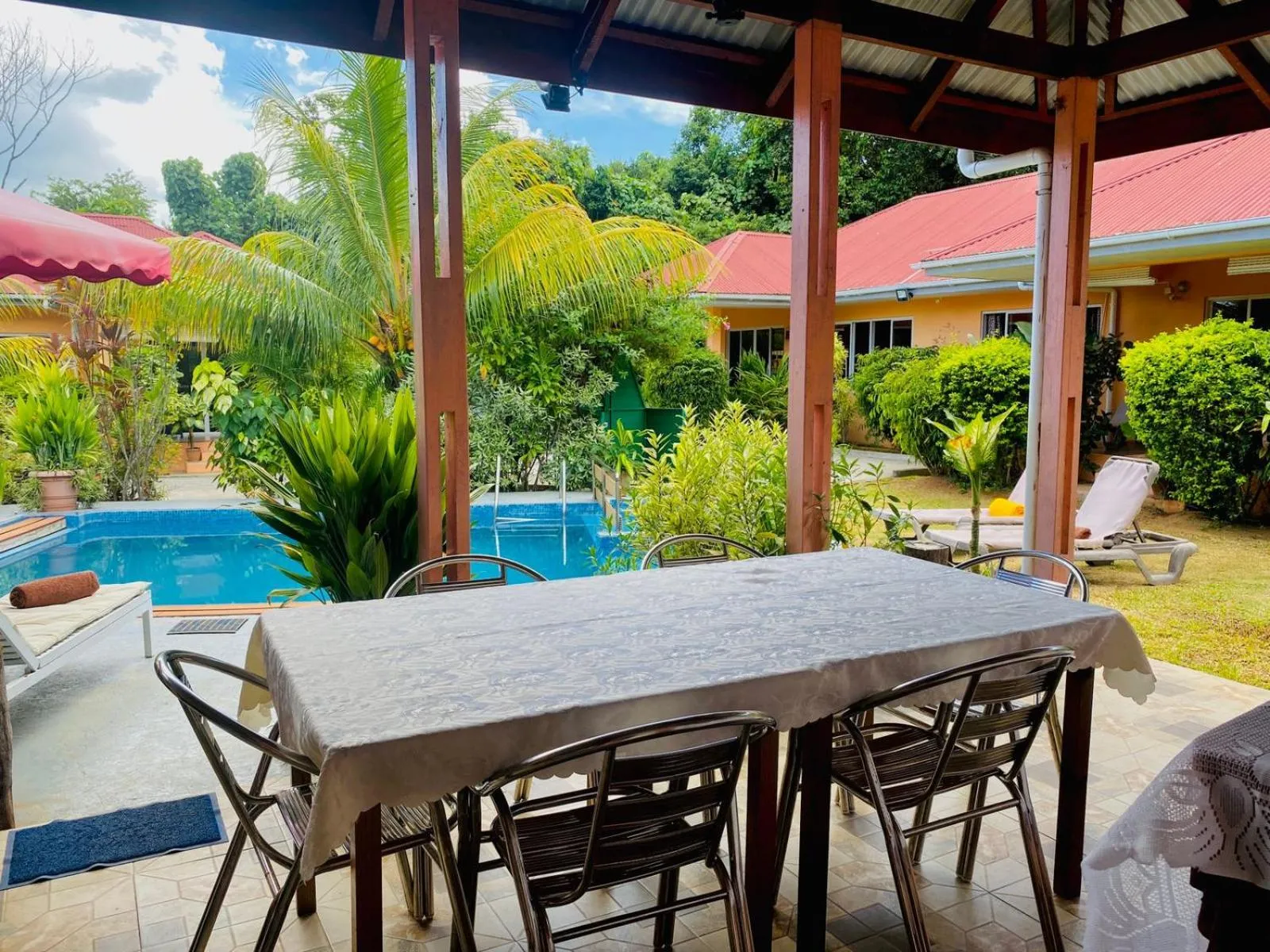 Restaurant/places to eat in Alha Villa
