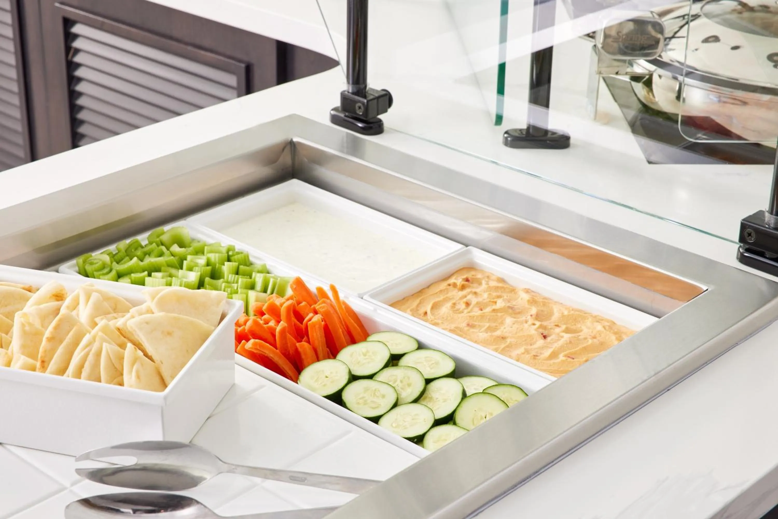 Restaurant/places to eat in Staybridge Suites Miamisburg by IHG