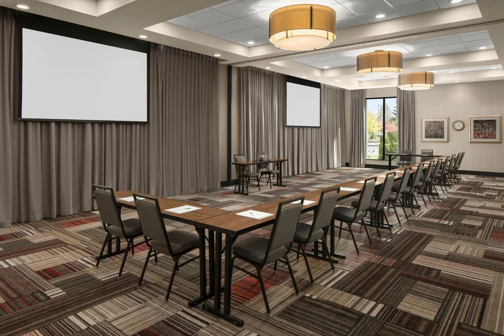 Meeting/conference room in Holiday Inn Portland West - Hillsboro by IHG