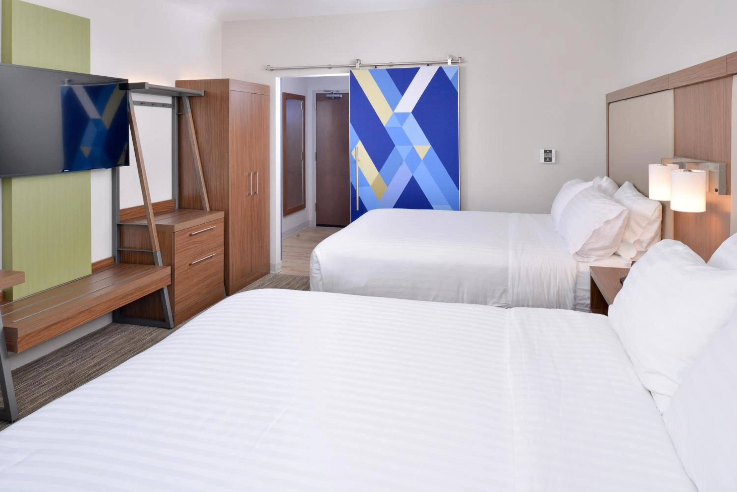 Photo of the whole room, Bed in Holiday Inn Express & Suites Madison by IHG