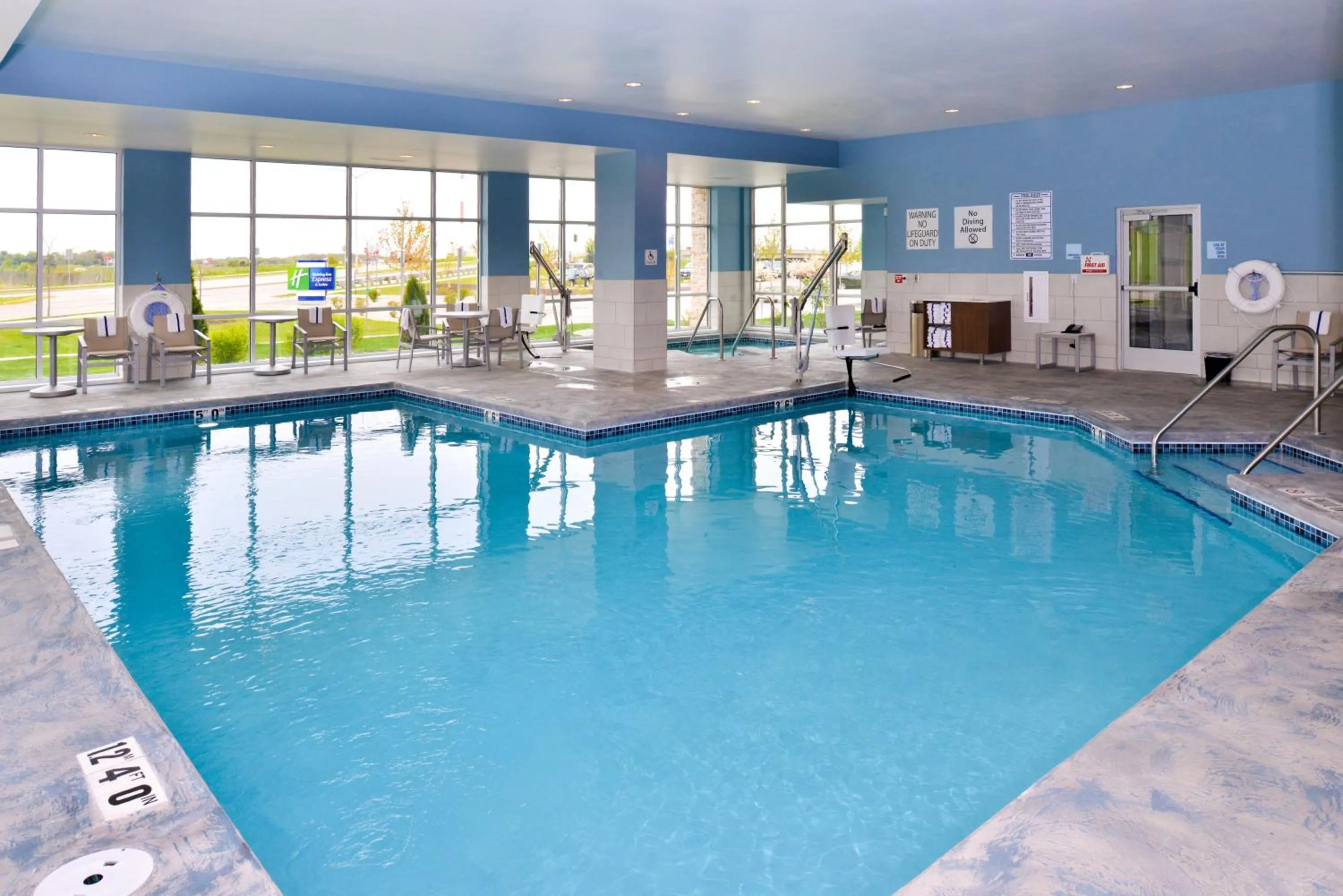 Swimming pool in Holiday Inn Express & Suites Madison by IHG