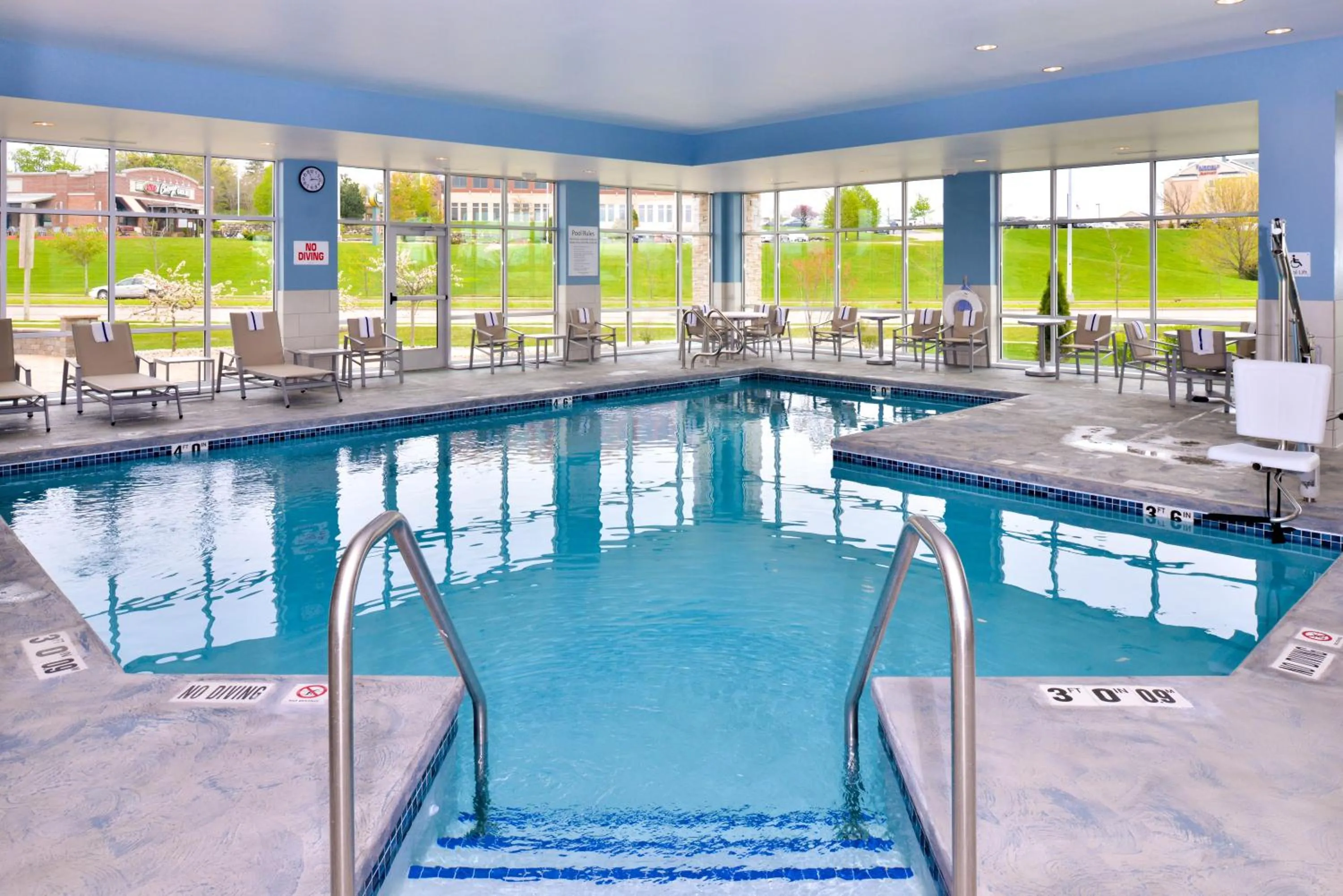Swimming pool in Holiday Inn Express & Suites Madison by IHG