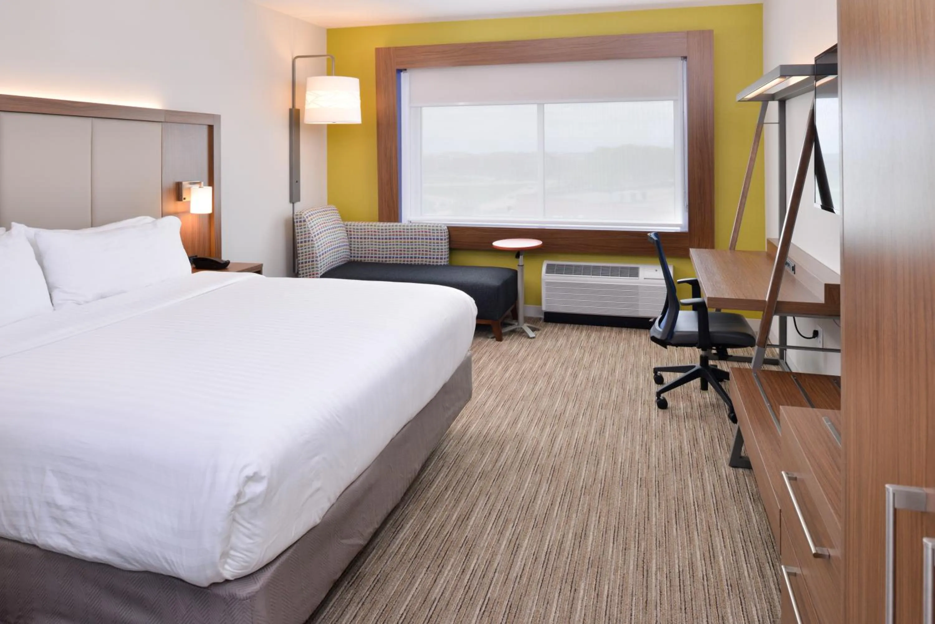 Photo of the whole room, Bed in Holiday Inn Express & Suites Madison by IHG