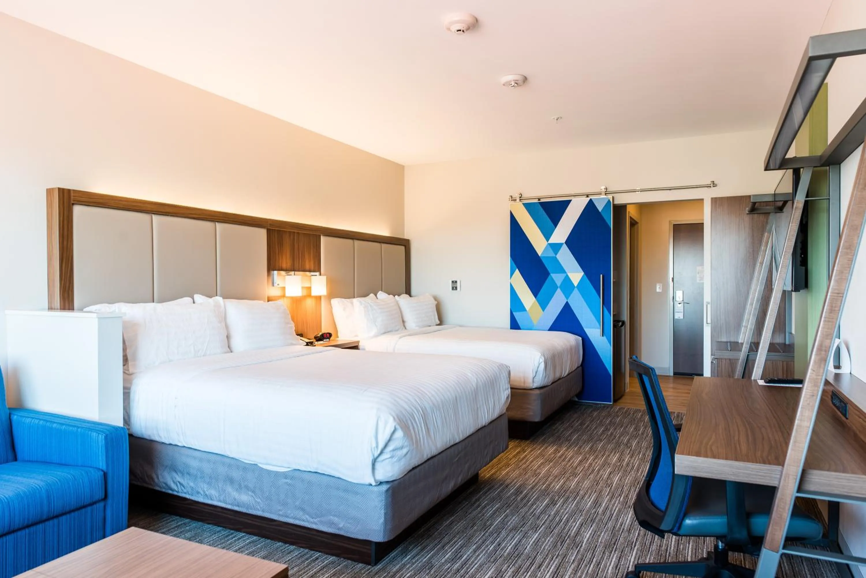 Bedroom, Bed in Holiday Inn Express & Suites Madison by IHG