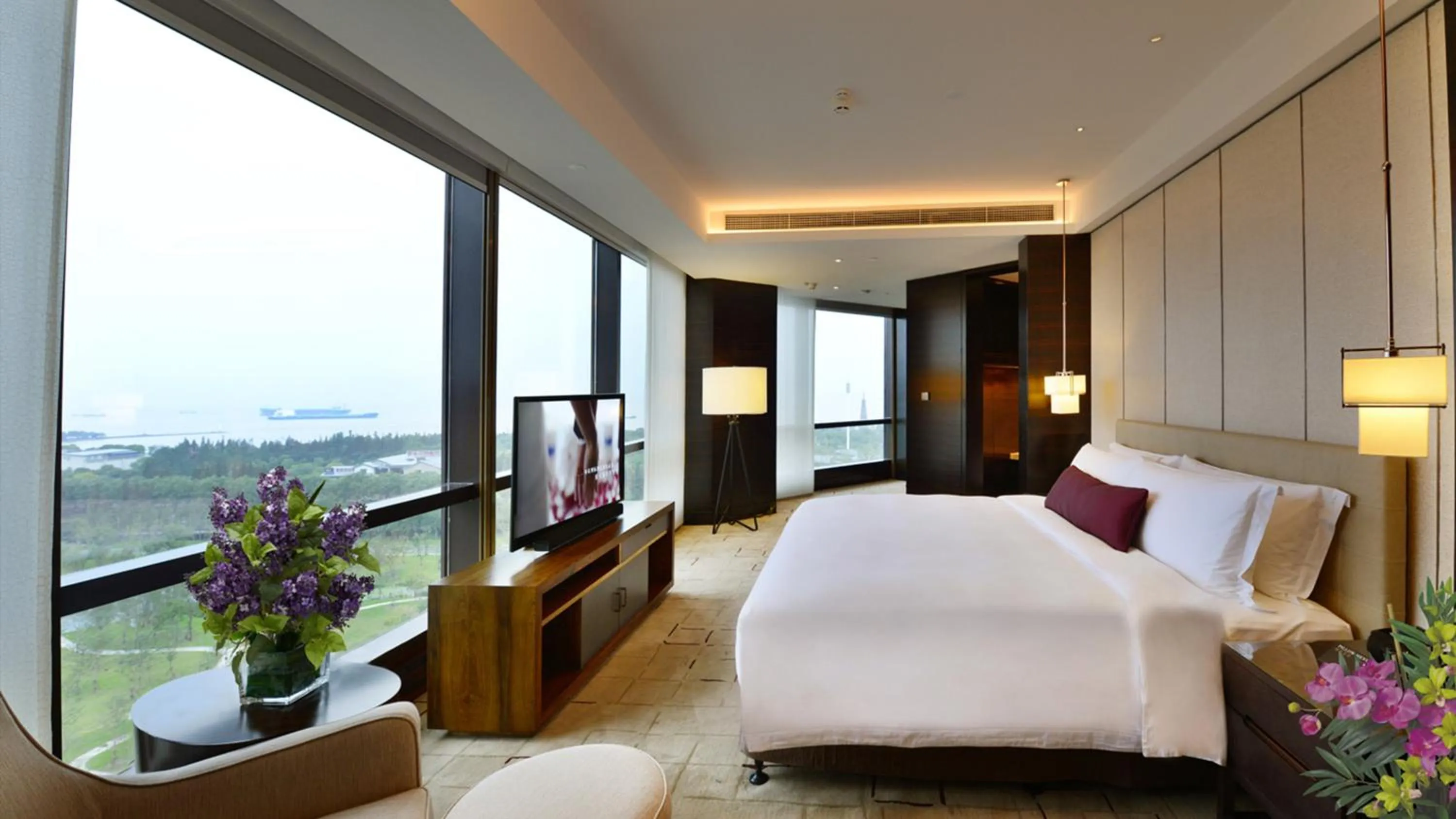 Photo of the whole room, Bed in InterContinental Nantong by IHG-Best view of yangtze