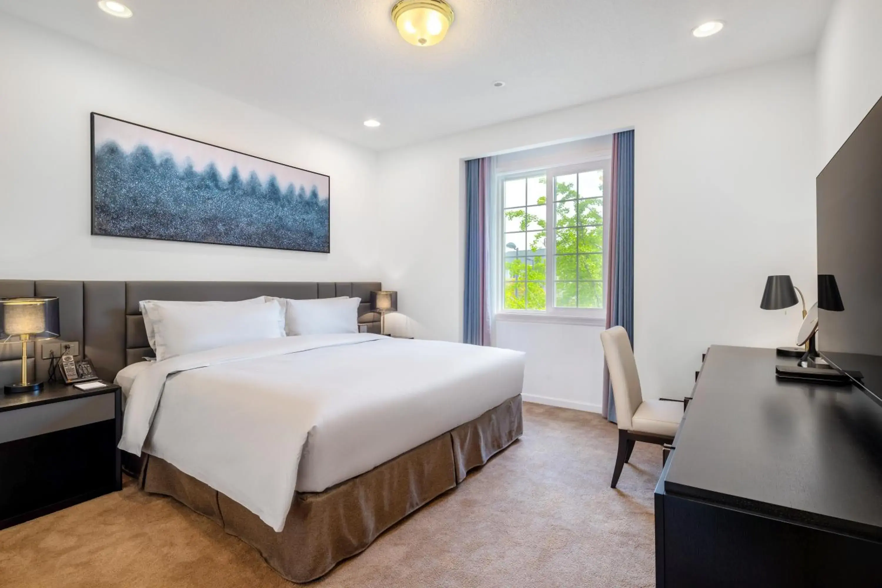 Bedroom, Bed in InterContinental Nantong by IHG-Best view of yangtze Bedroom, Bed in InterContinental Nantong by IHG-Best view of yangtze