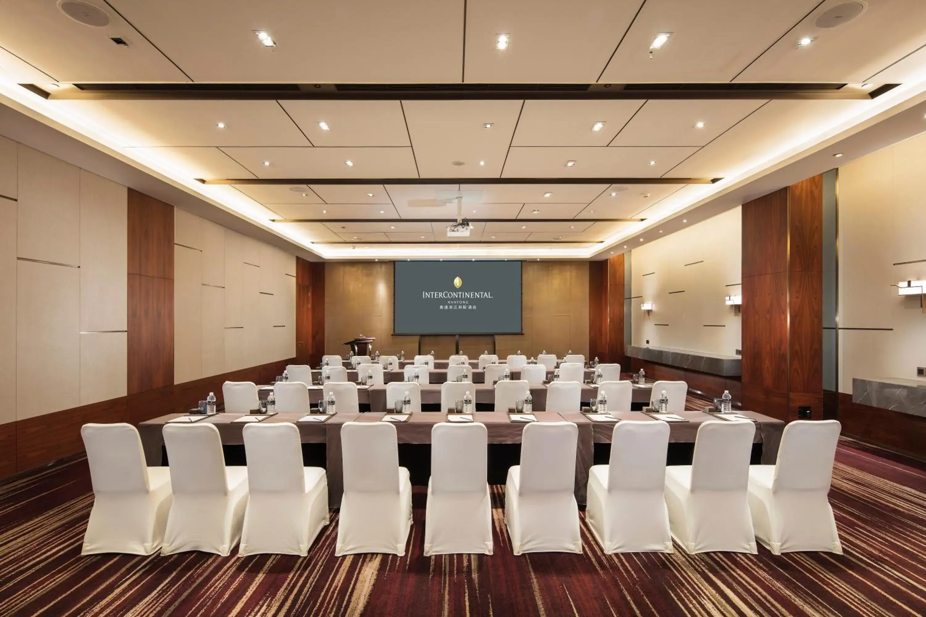 Meeting/conference room in InterContinental Nantong by IHG-Best view of yangtze Meeting/conference room in InterContinental Nantong by IHG-Best view of yangtze
