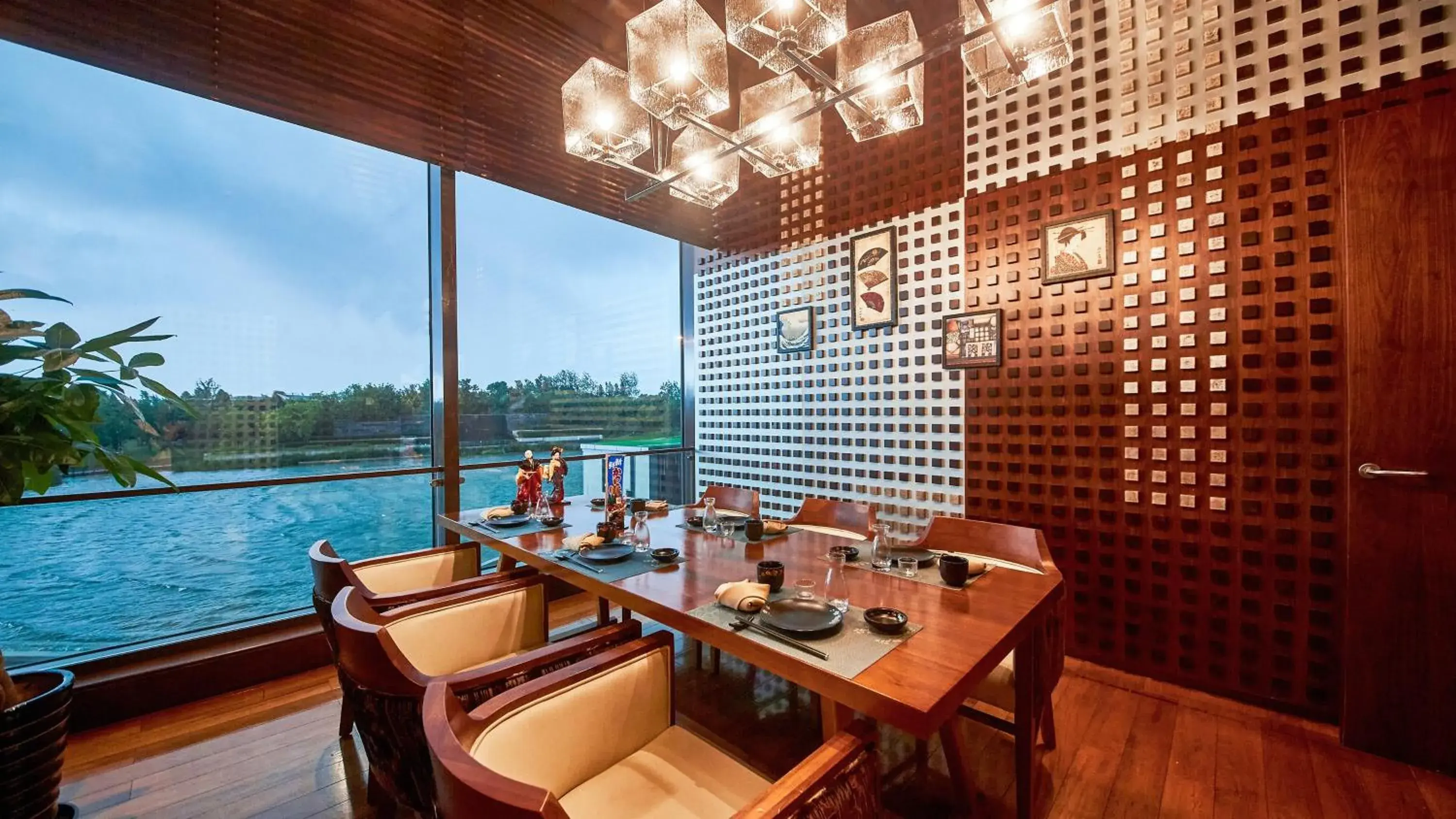 Restaurant/places to eat in InterContinental Nantong by IHG-Best view of yangtze Restaurant/places to eat in InterContinental Nantong by IHG-Best view of yangtze