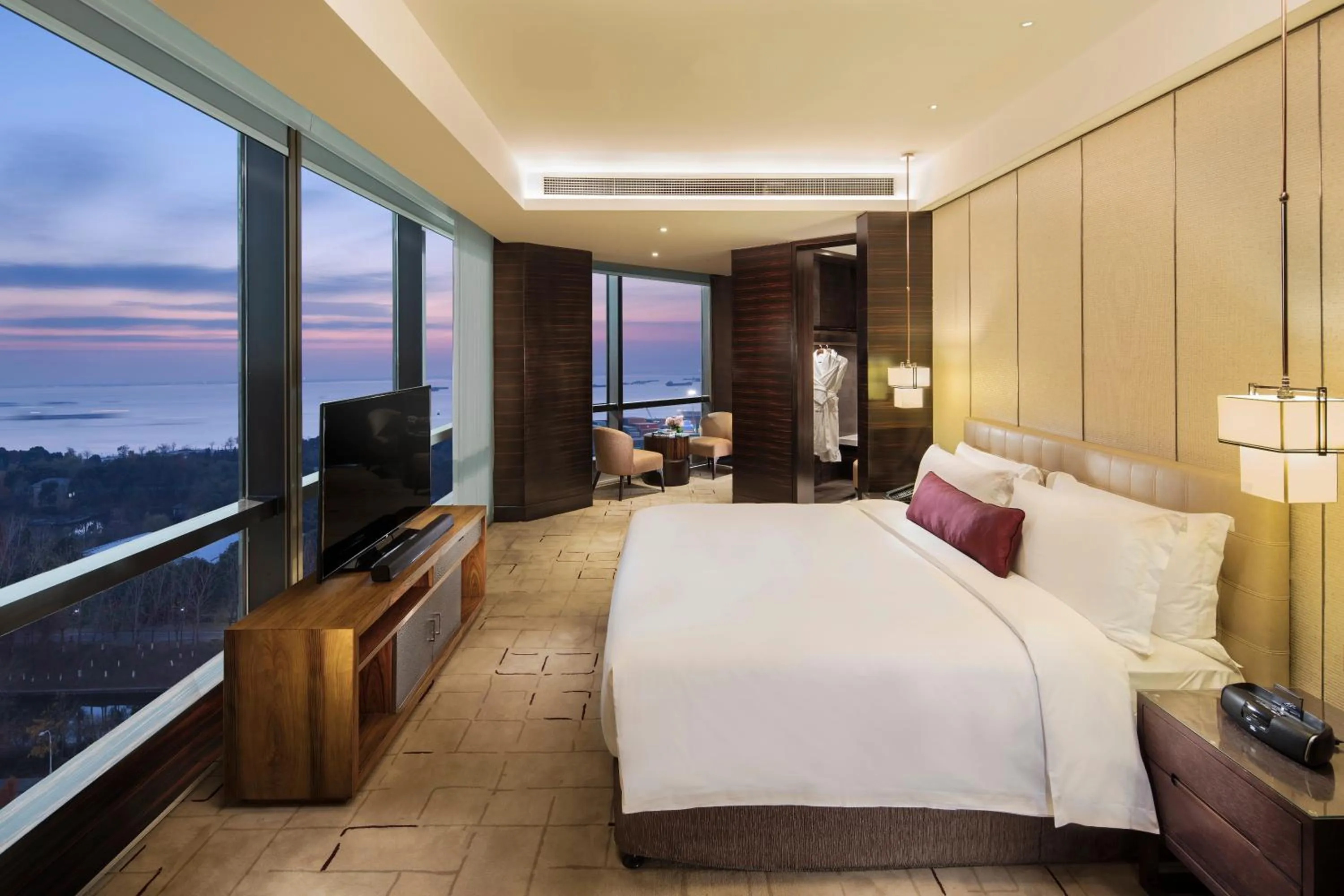 Photo of the whole room, Bed in InterContinental Nantong by IHG-Best view of yangtze