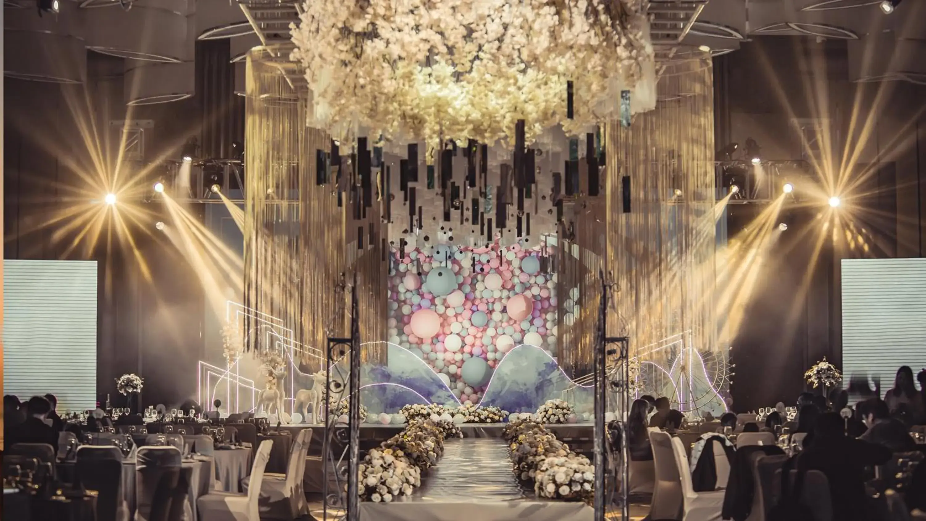 Banquet/Function facilities in InterContinental Nantong by IHG-Best view of yangtze Banquet/Function facilities in InterContinental Nantong by IHG-Best view of yangtze