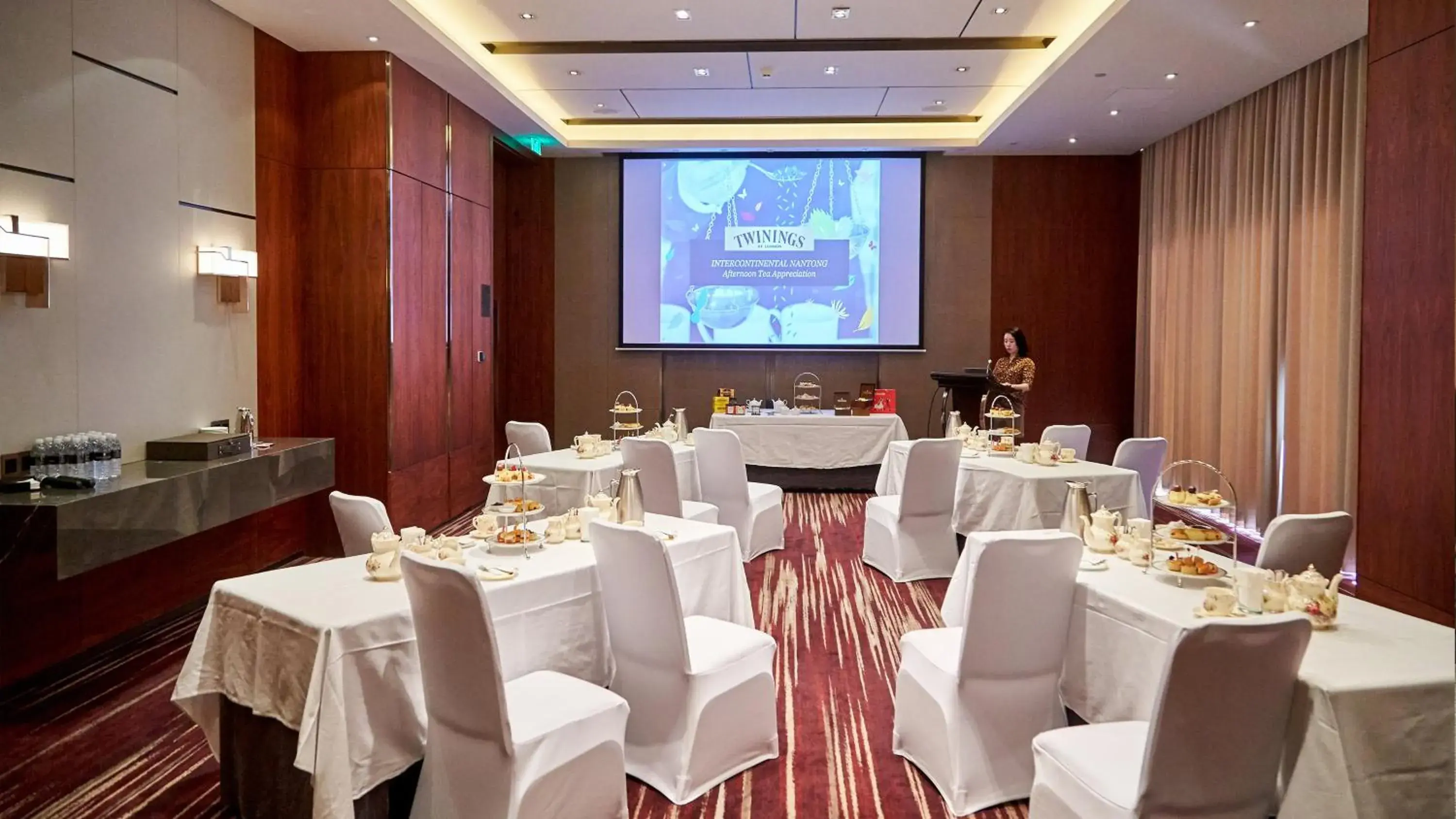 Meeting/conference room in InterContinental Nantong by IHG-Best view of yangtze Meeting/conference room in InterContinental Nantong by IHG-Best view of yangtze