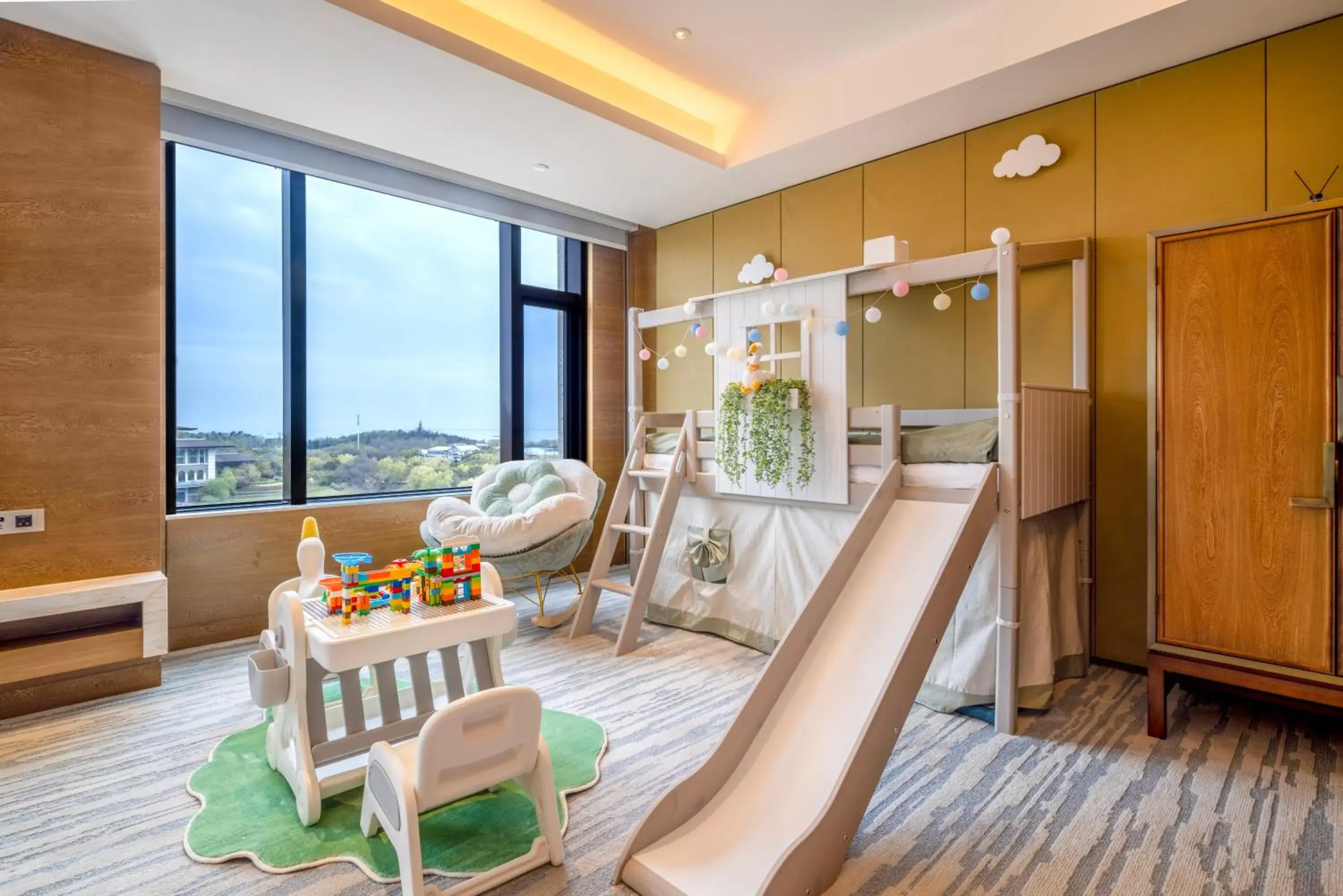 children in InterContinental Nantong by IHG-Best view of yangtze children in InterContinental Nantong by IHG-Best view of yangtze