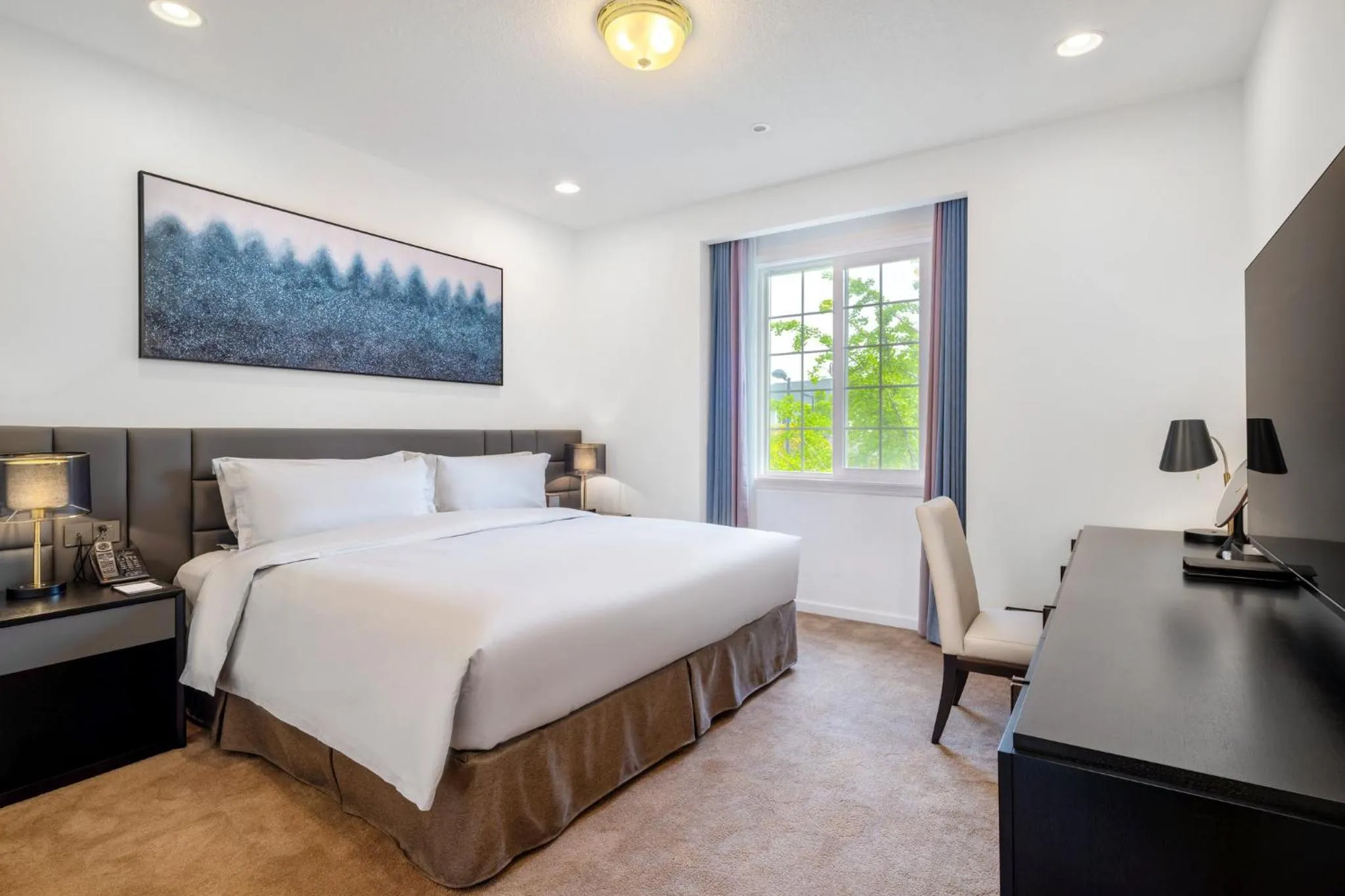 Photo of the whole room, Bed in InterContinental Nantong by IHG-Best view of yangtze